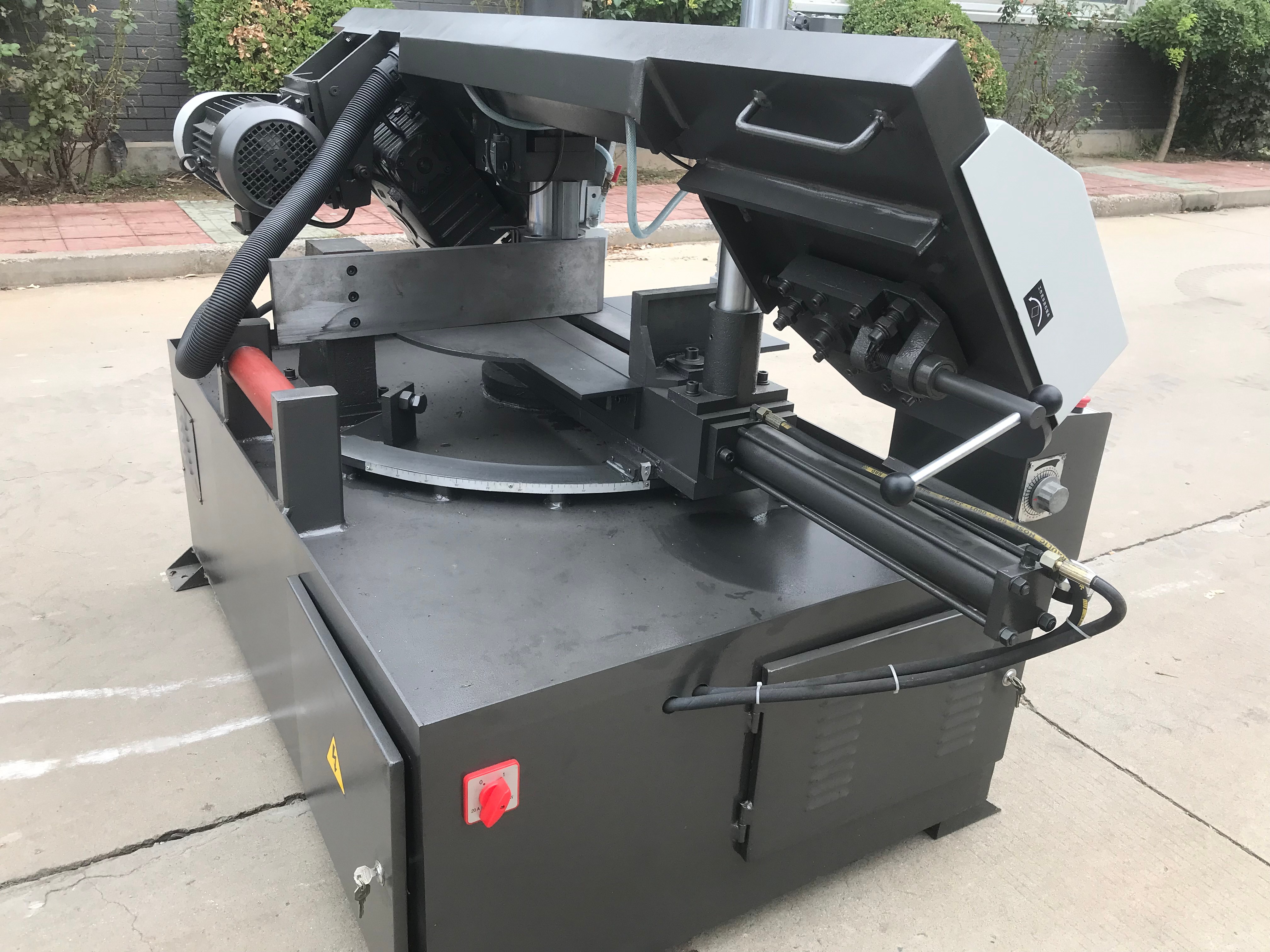 Станок ленточнопильный полуавтоматический по металлу G-260