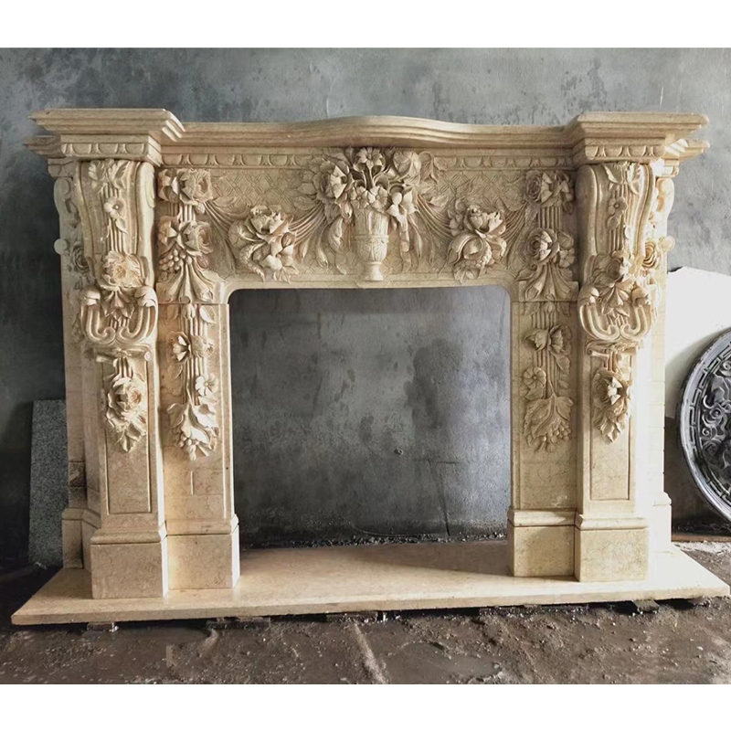Португальский бежевый камин из известняка с резьбой