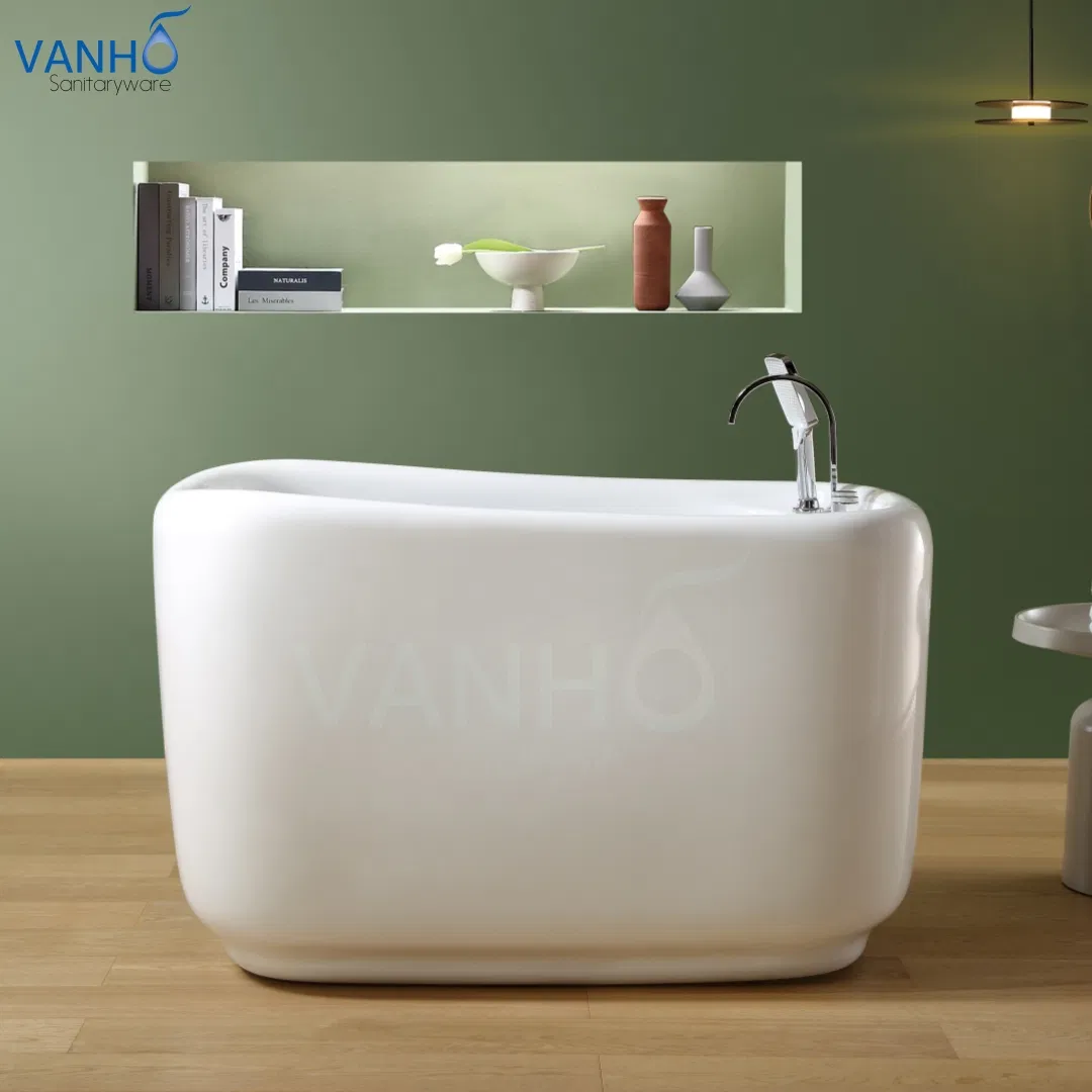 Маленькая акриловая ванна в стиле минимализм