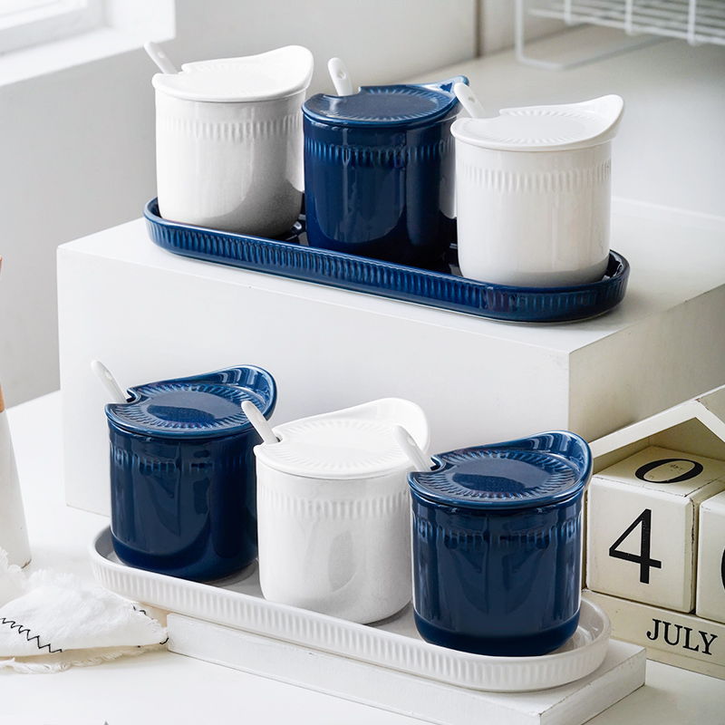 Набор керамических баночек для специй с подносом