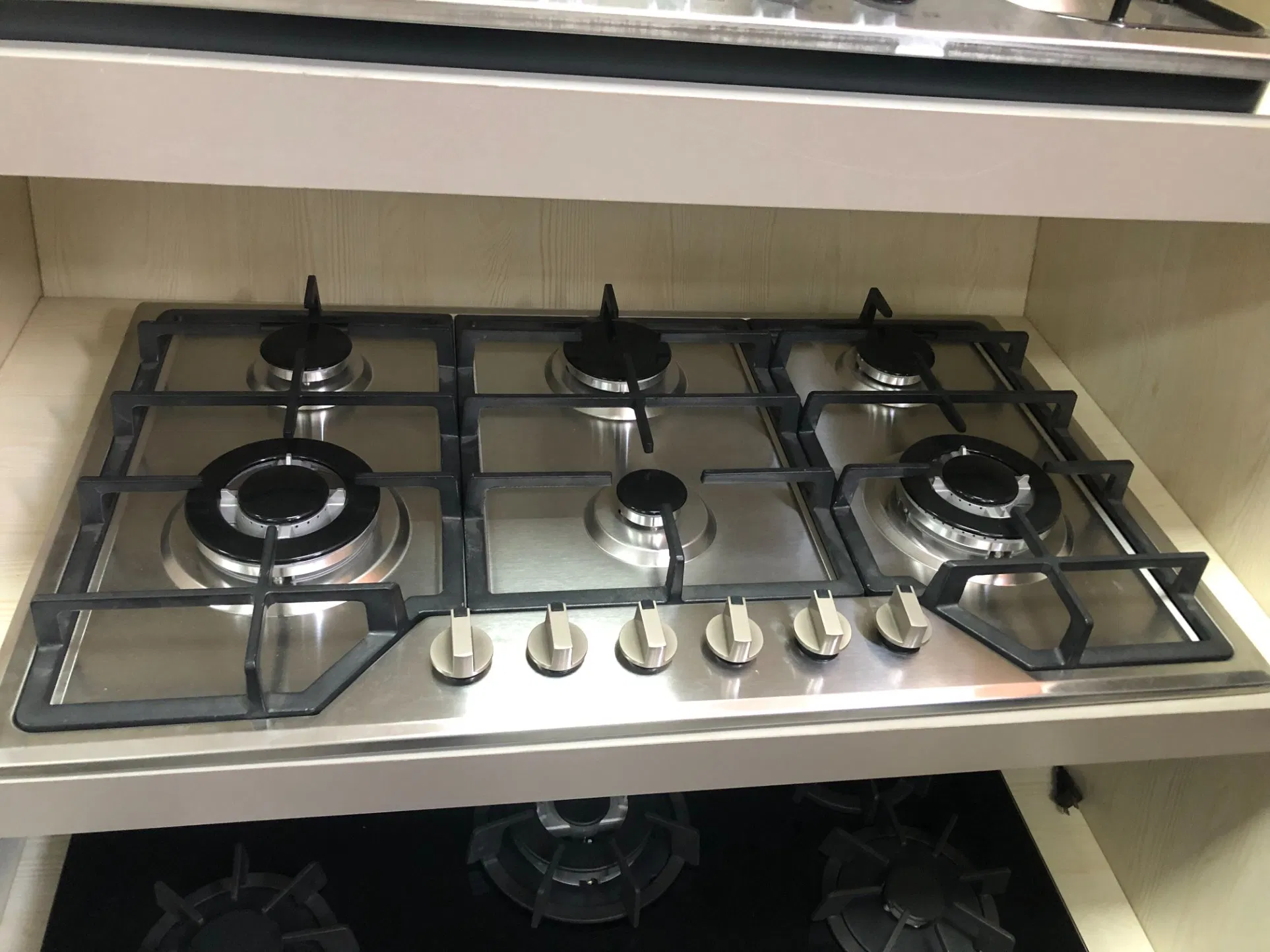 Eco-Friendly Green Gas Stove with Black Tempered Glass Top