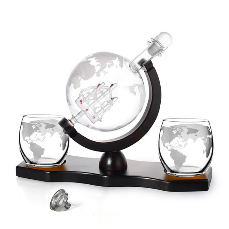Wholesale Personalized High Borosilicate Glass Globe Whiskey Wine Decanter Set Globe Wine Glasses with Round Wooden Tray