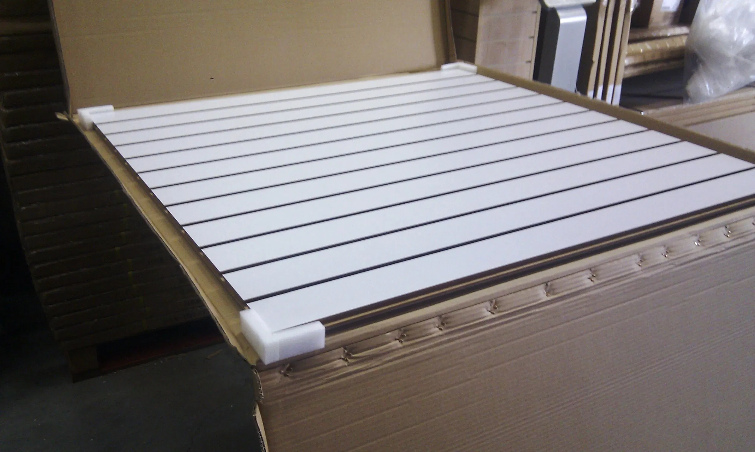 Melamine Faced MDF Slatwall Display for Shopfitting & Store Fixture Slatwall