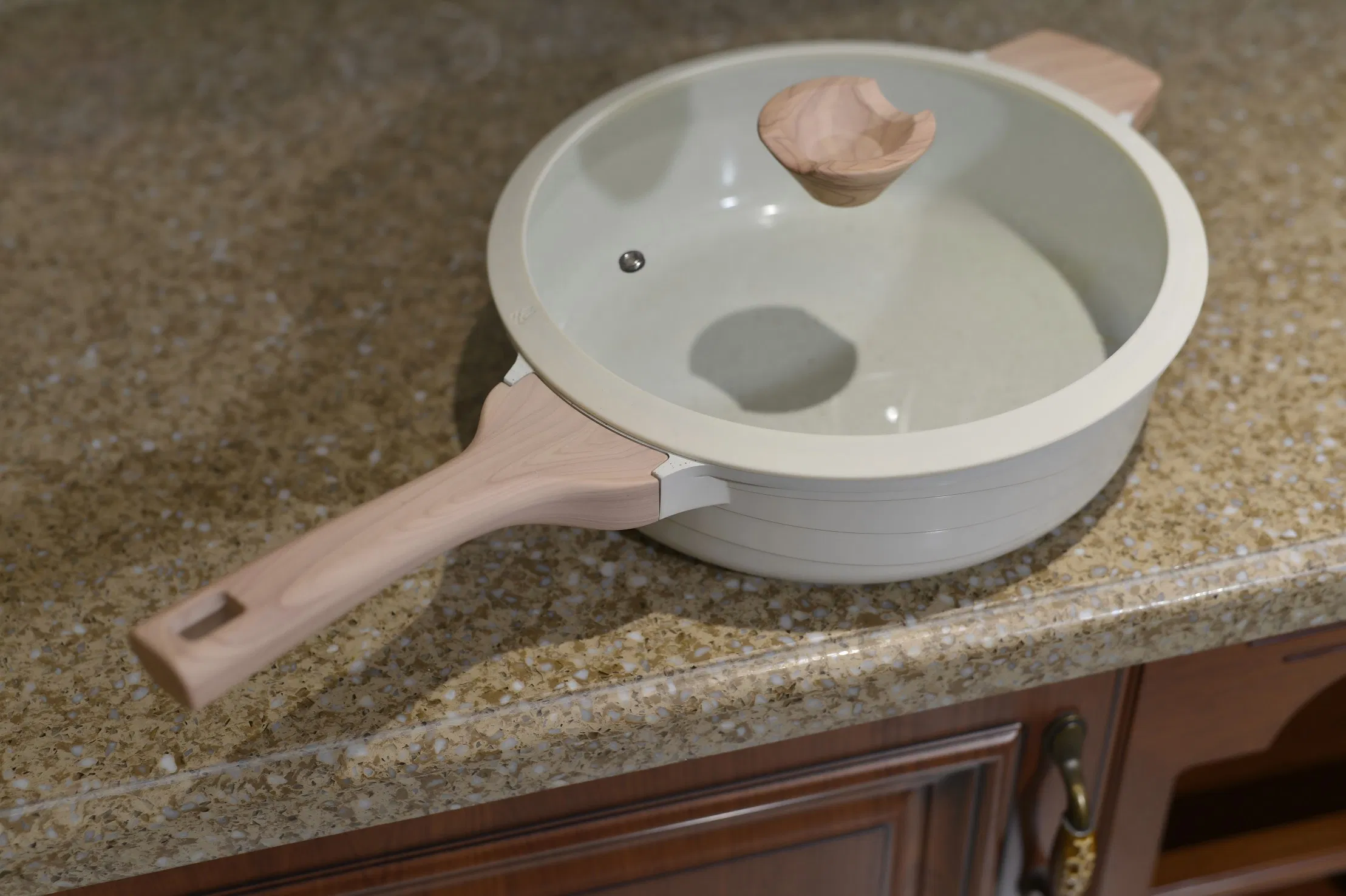 Factory Direct Sales 28cm Aluminum Skillet Deep Frying Pan with Glass Lid