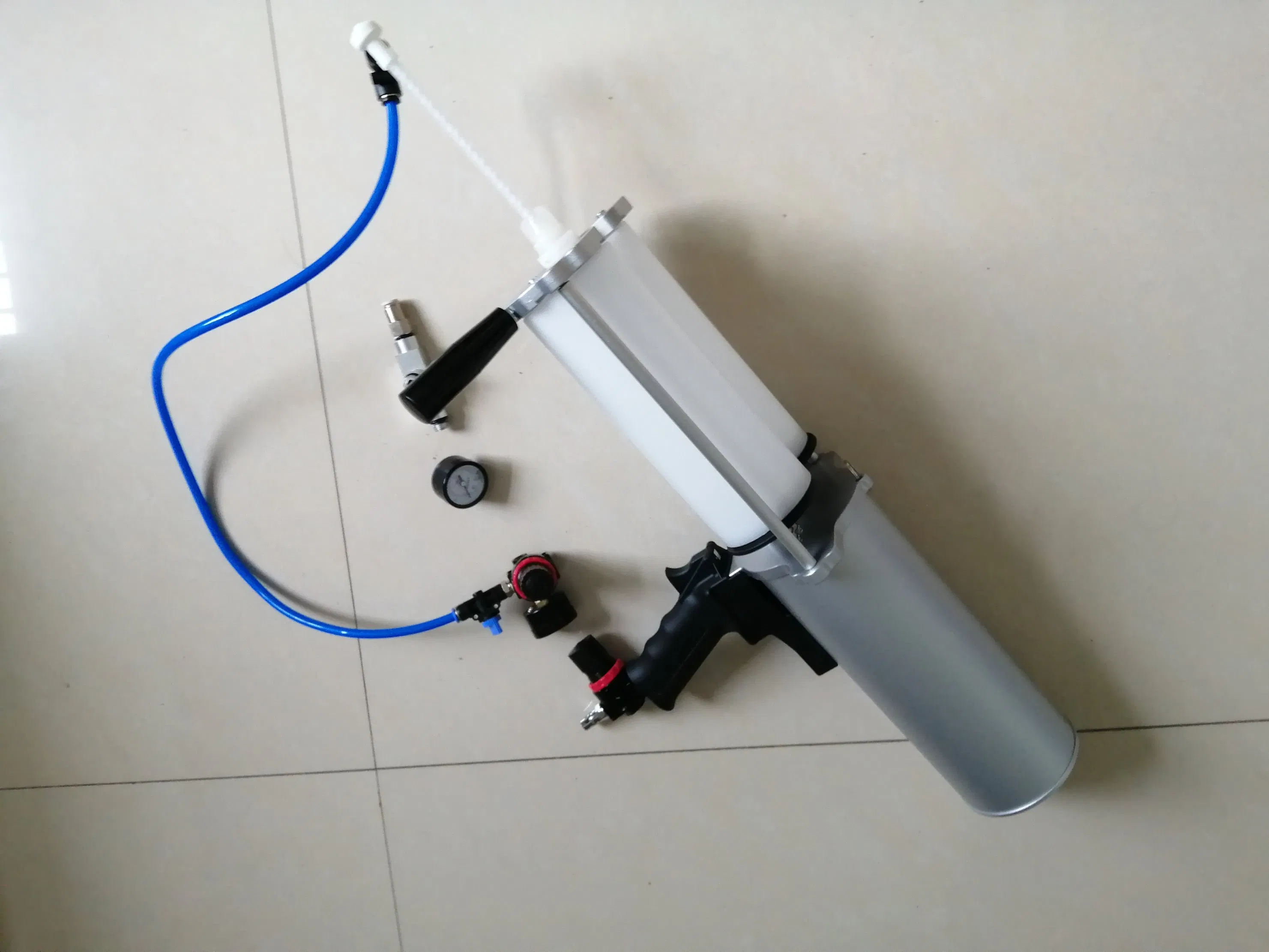 Пневматический пистолет для холодного напыления полиуретана