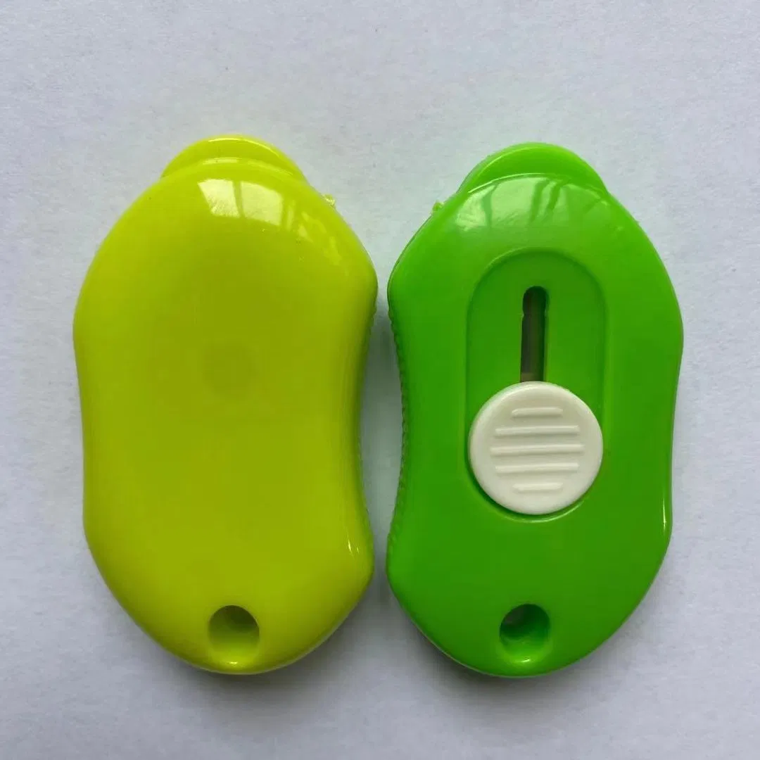 Мини-резак с выдвижным лезвием и открывалкой