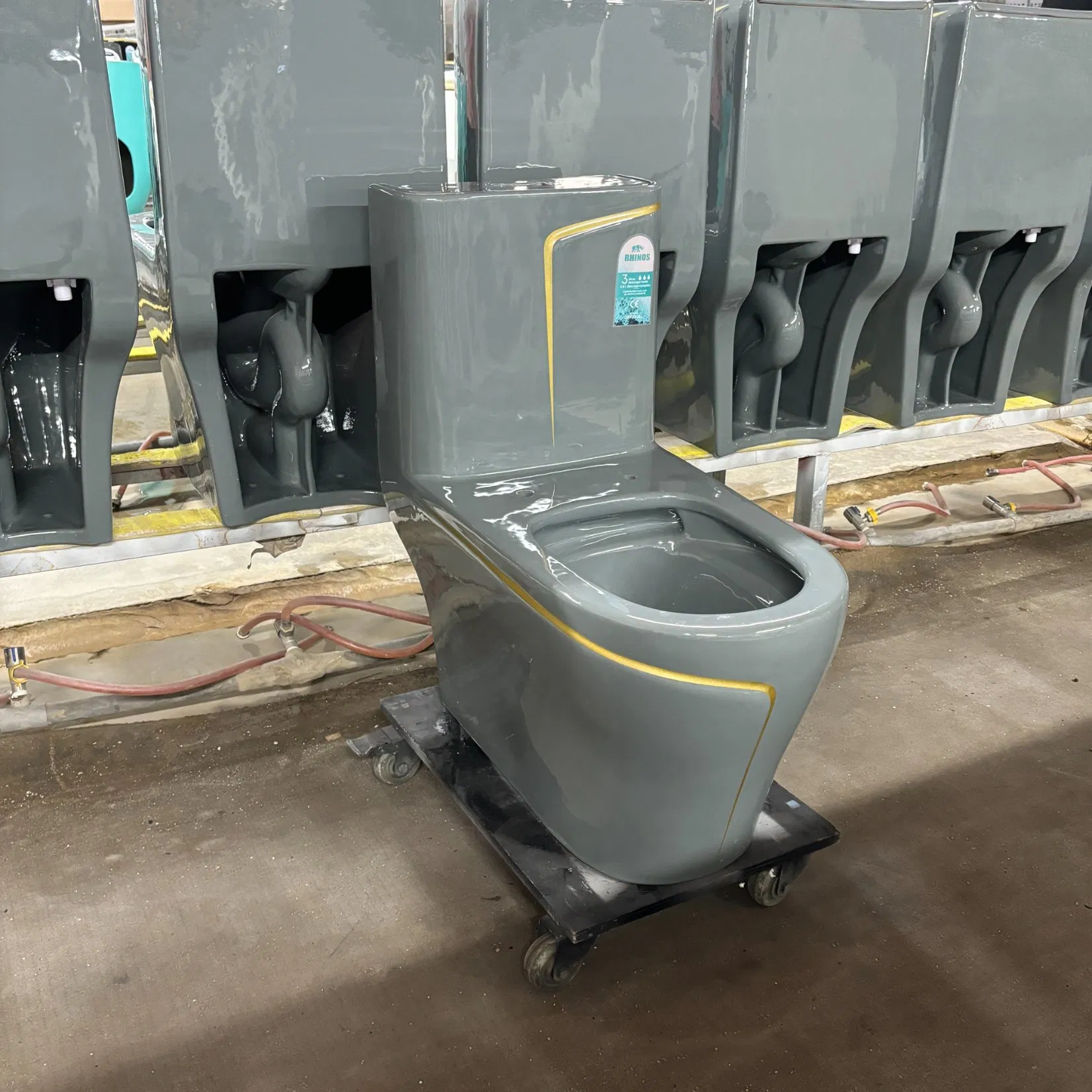 Washdown/Siphonic Grey Gold Line Ceramic Toilet for Middle Eastern/South American