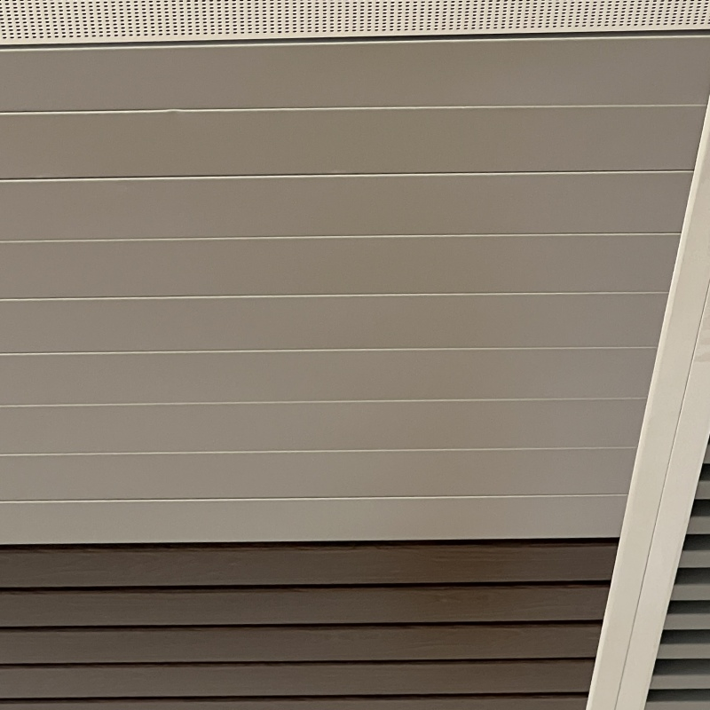 Aluminum Ceiling Beautifies Imitation Wood Exteriors