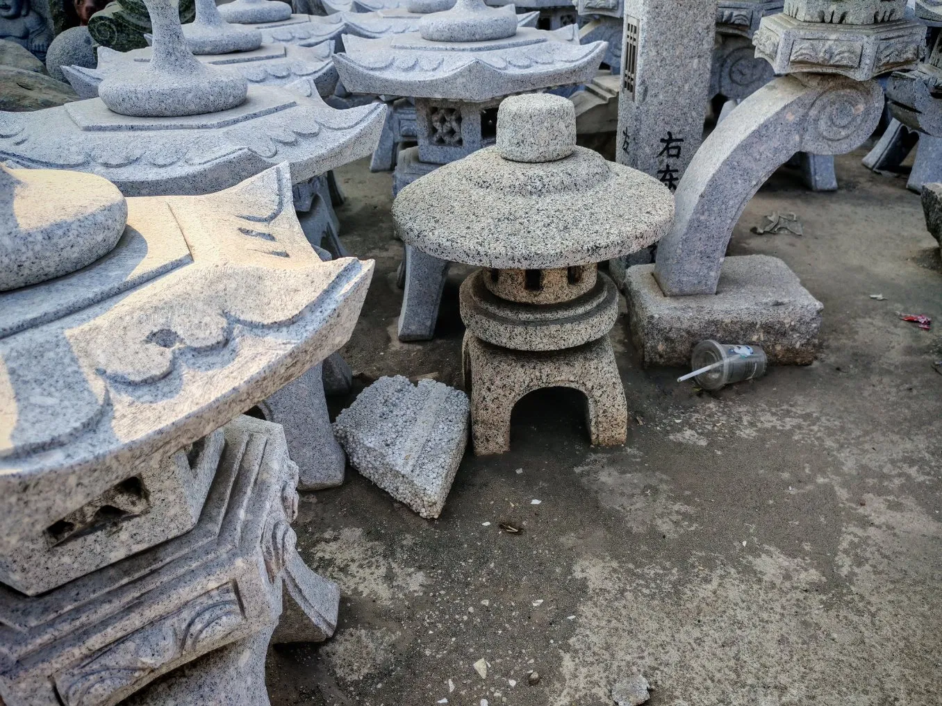 Marble/Granite Carved Lantern Statue/ Sculpture/Garden Decoration
