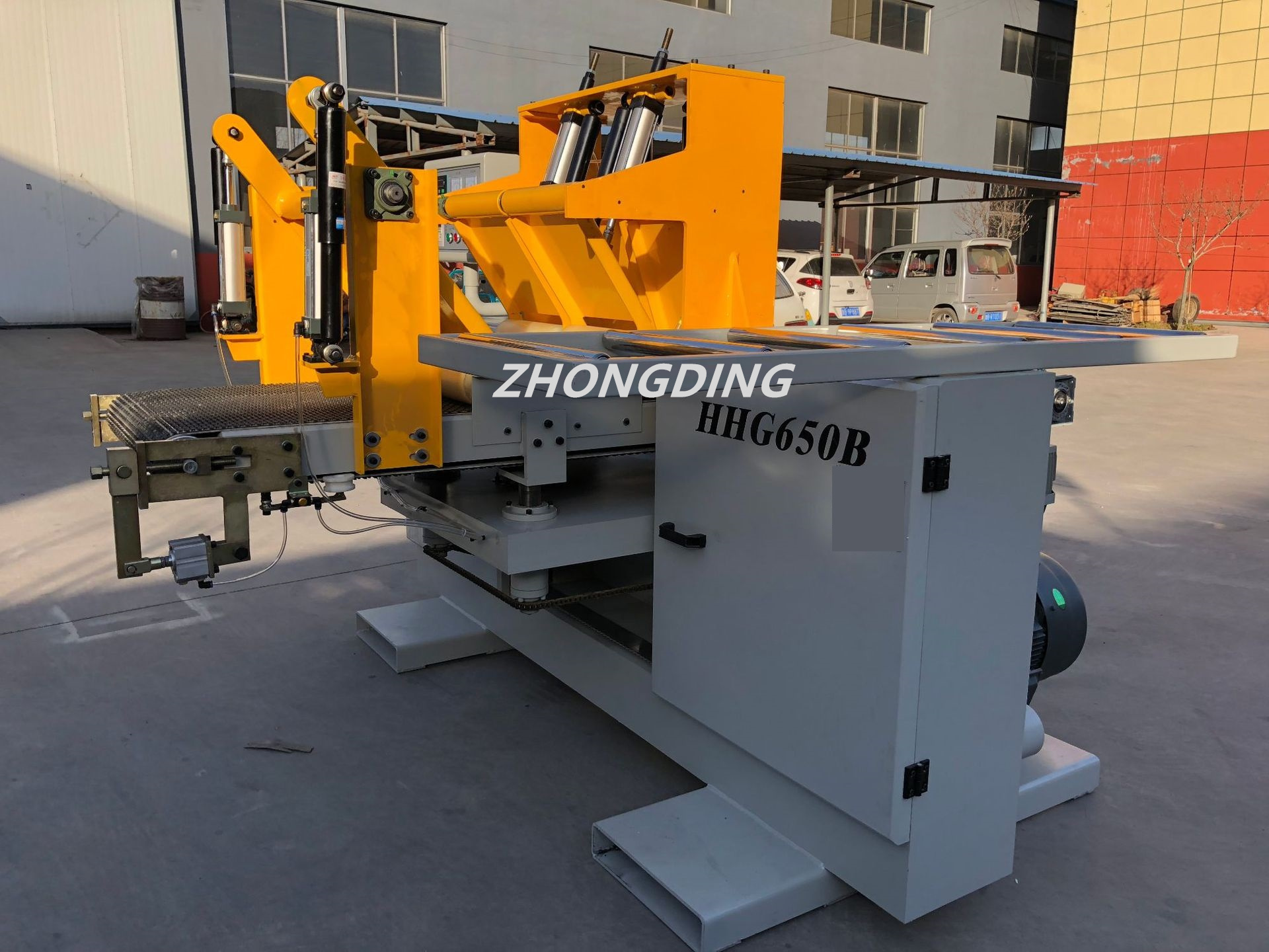 Станок ленточнопильный горизонтальный промышленный с ЧПУ