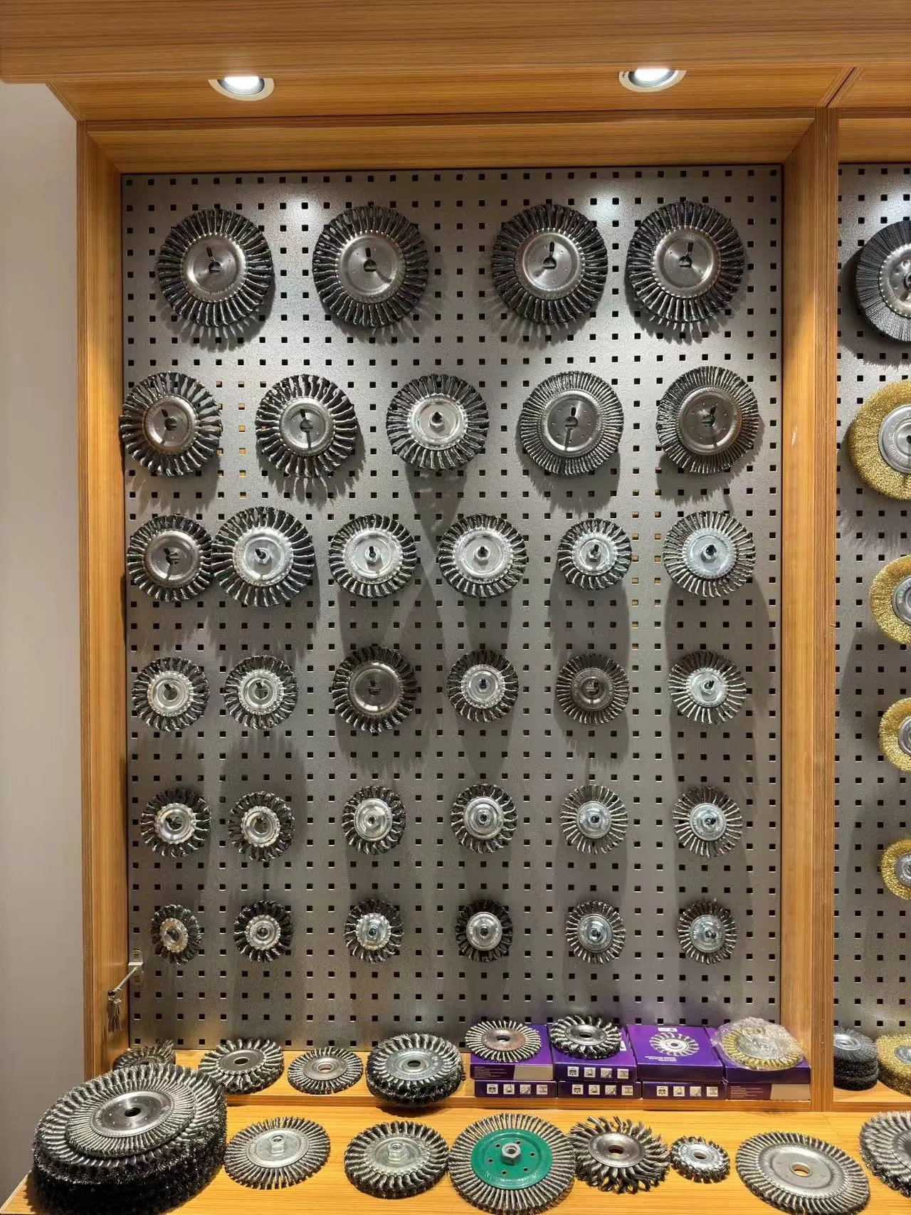 Промышленная витая проволочная щетка с хвостовиком