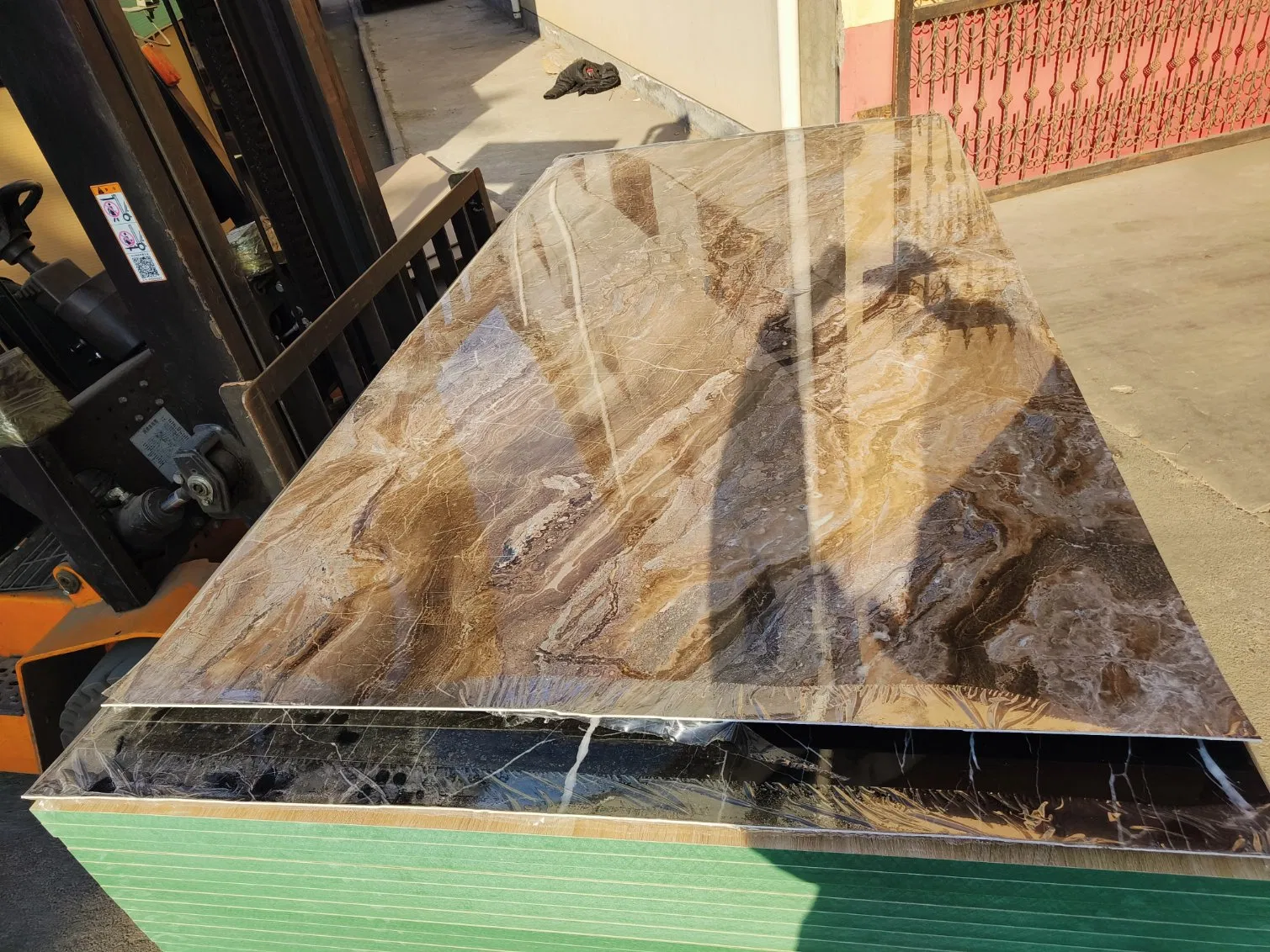 4X8 Black 3mm 9mm 12mm 16mm 18mm 25mm Furniture Grade Laminated Melamine Faced MDF Green Moisture-Proof for Kitchen