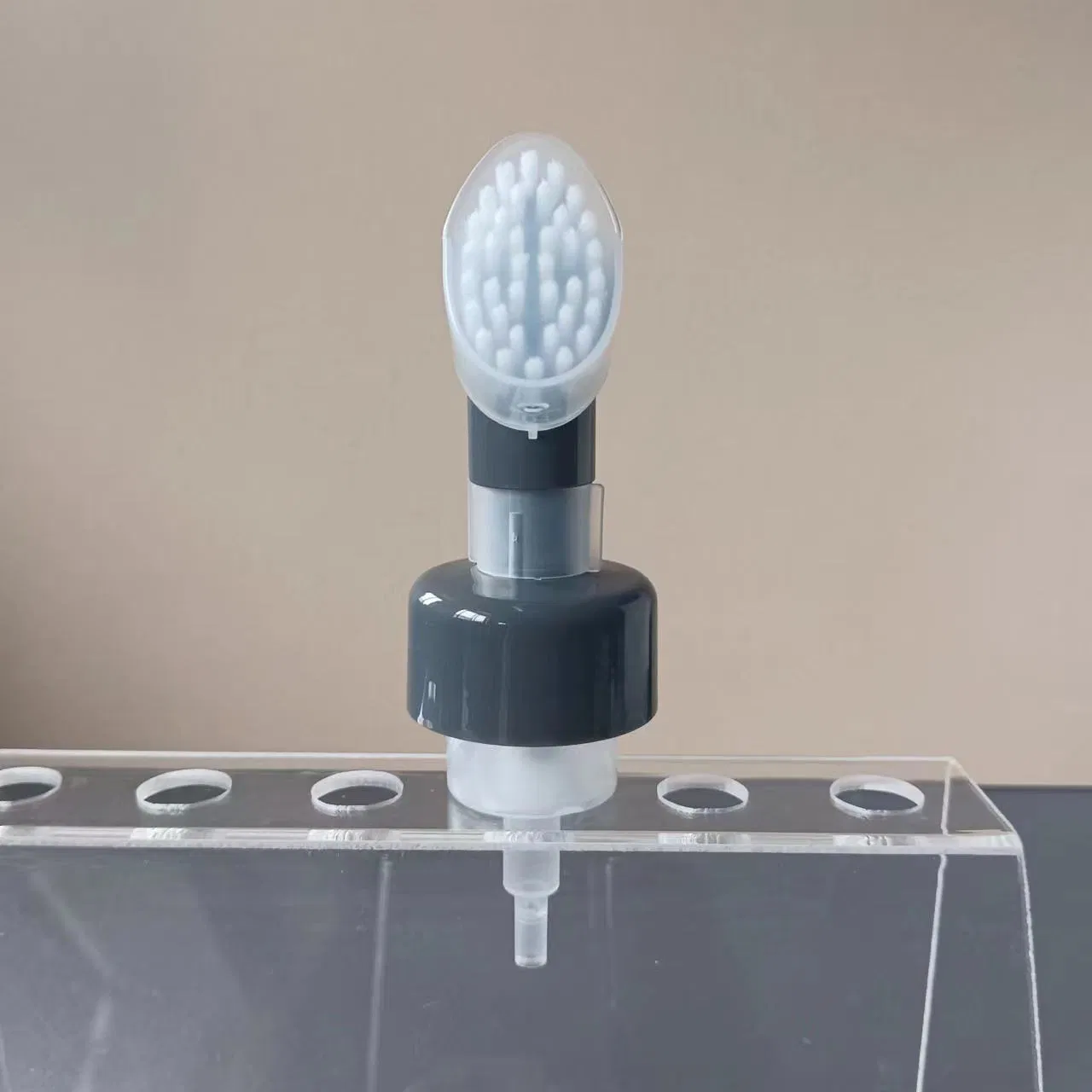 Factory Supplies 43mm Foam Pump Heads, Plastic Brushes for Down Jacket Cleaning Agent Packaging, and Emulsion Foam Brushes