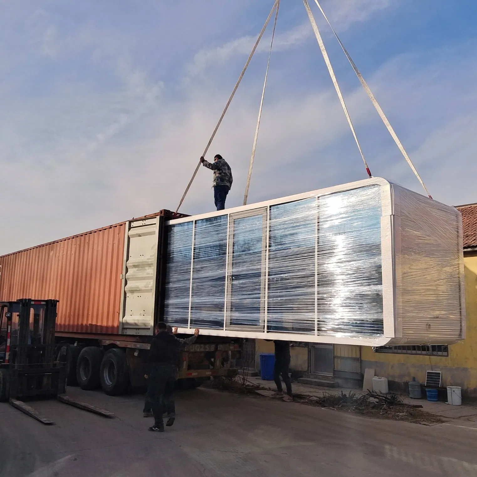 Apple Cabin with Kitchen Portable Apple Cabin Modern Space Capsule House High Quality Modern Prefab Capsule House with Kitchen Mobile House Tiny Home