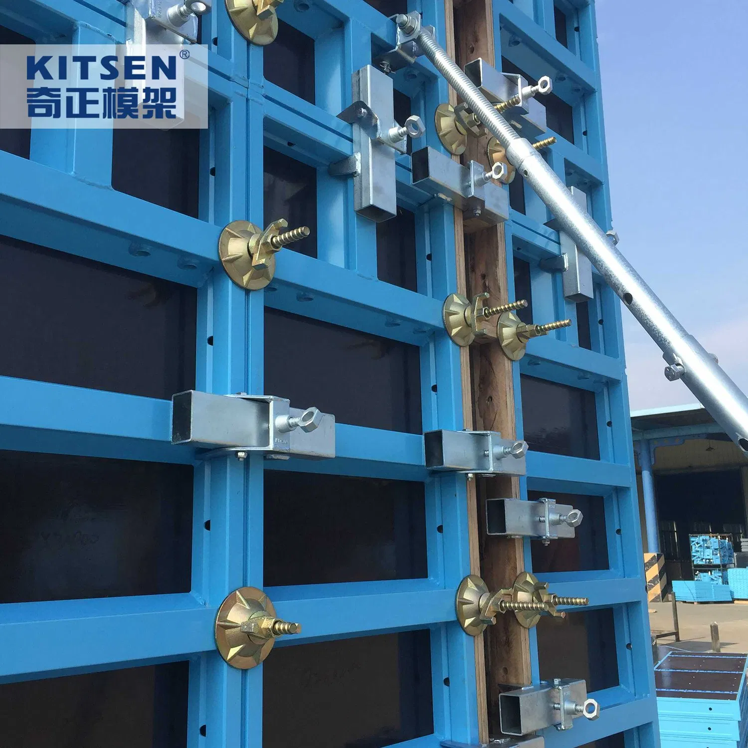 Aluminum Frame Formwork for Large-Scale Concrete Wall/Column Construction with Plywood