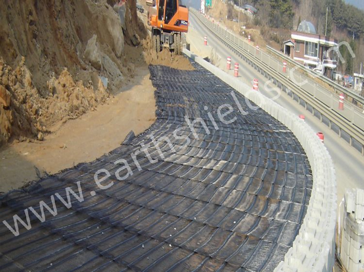 Anti-Aging Geogrid Provides Reliable Protection for Long-Term Outdoor Projects