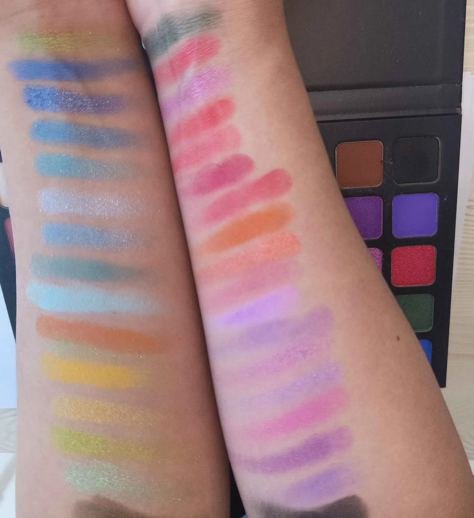 Vibrant Vegan Glitter Eyeshadow Palette with 40 High Pigment Shades