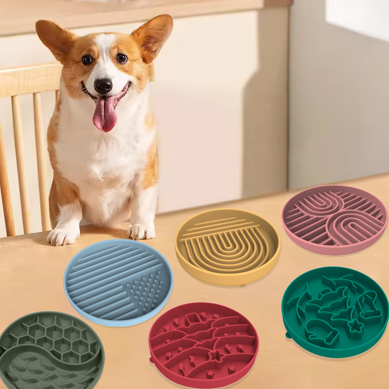 Interactive Lick Mat with Suction Cup for Bloat Prevention