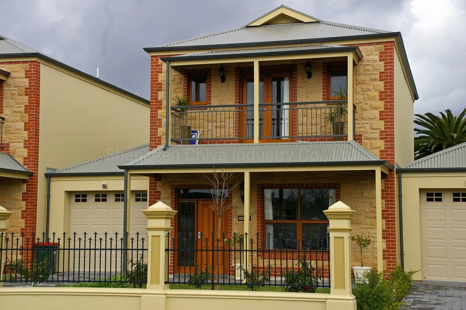 Натуральный желтый песчаник для фасада и облицовки