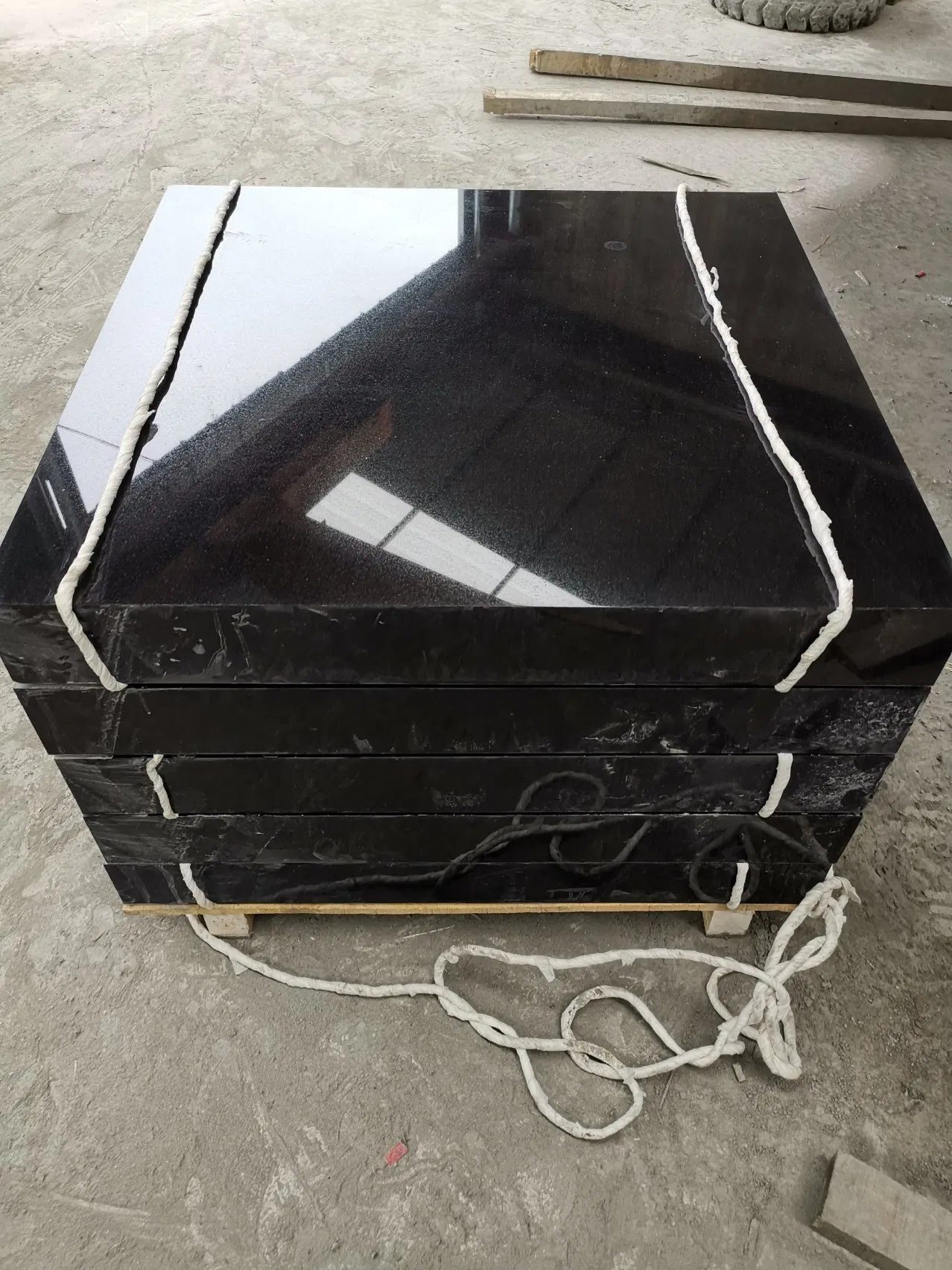 New Cheap Natural Absolute Black Gravestone Monument Stone Granite Tombstone