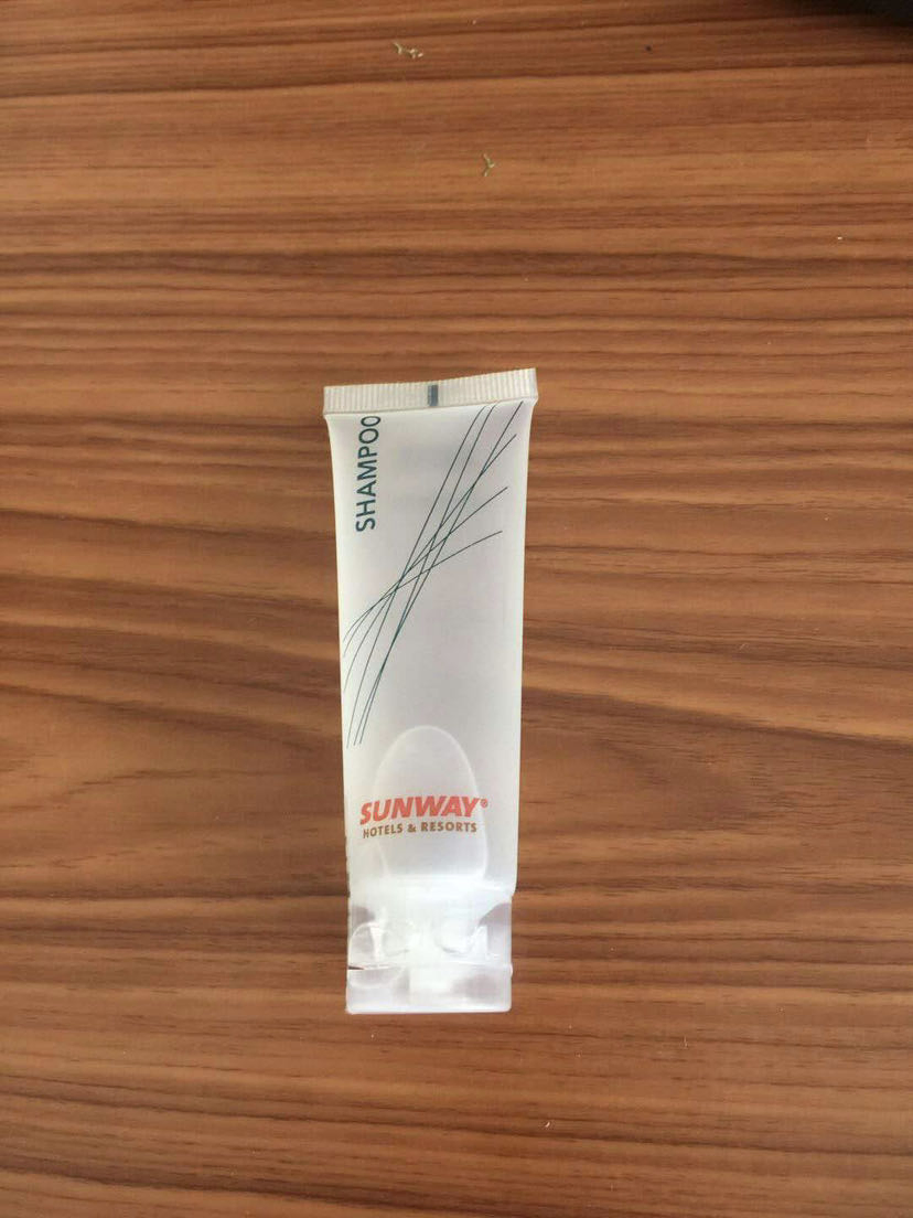 New Design Hotel Bathroom Toiletries Amenities Set/White Box Packing Hotel Amenities