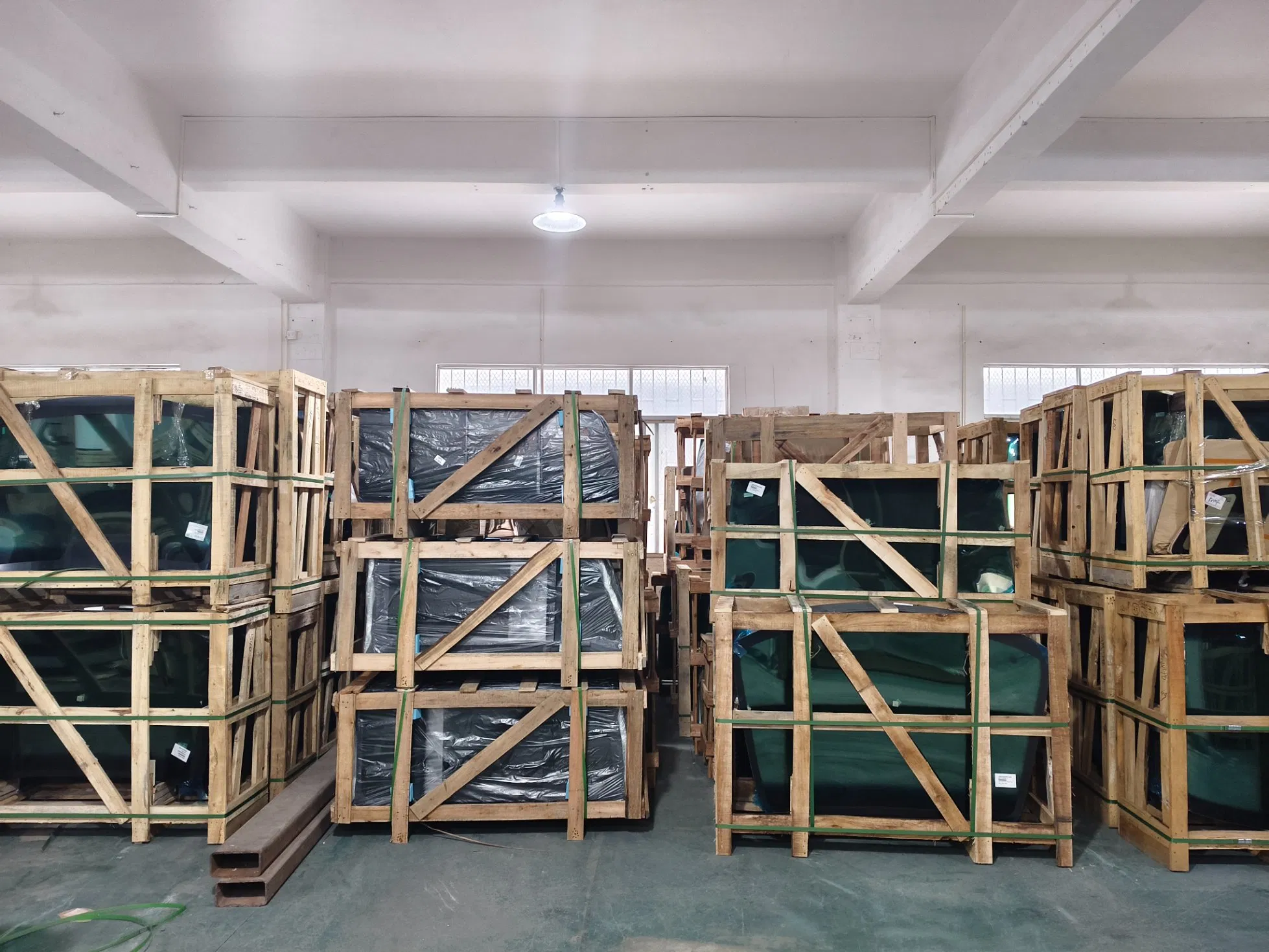 Заднее стекло для Toyota Hiace Van 1989-2004 (RZH104)