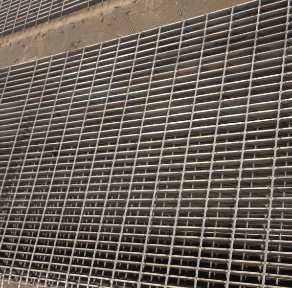 Durable Steel Driveway Drain Grate for Optimal Water Management