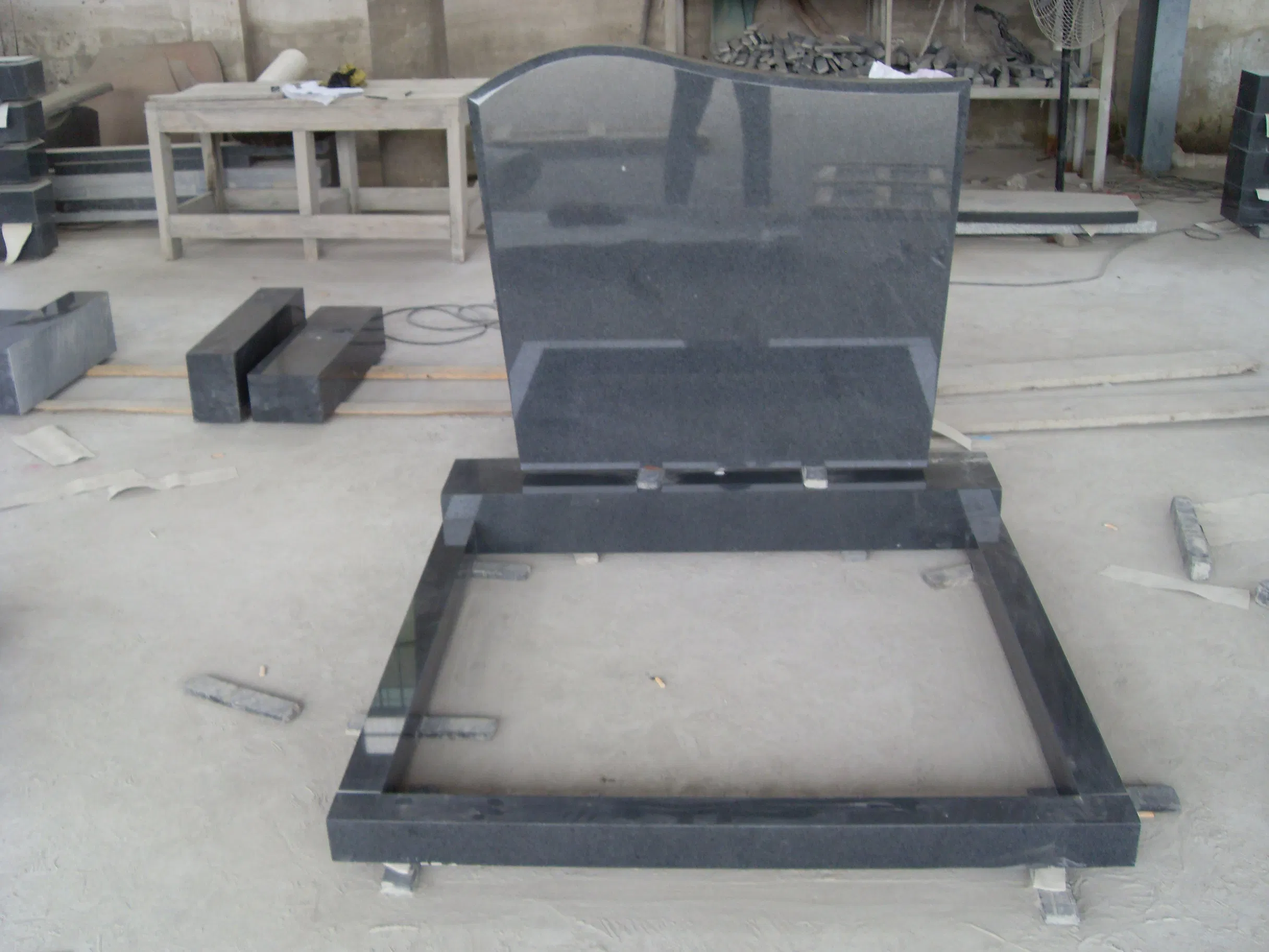 Professional Customized Russian Monuments G654 Granite European Style Tombstone