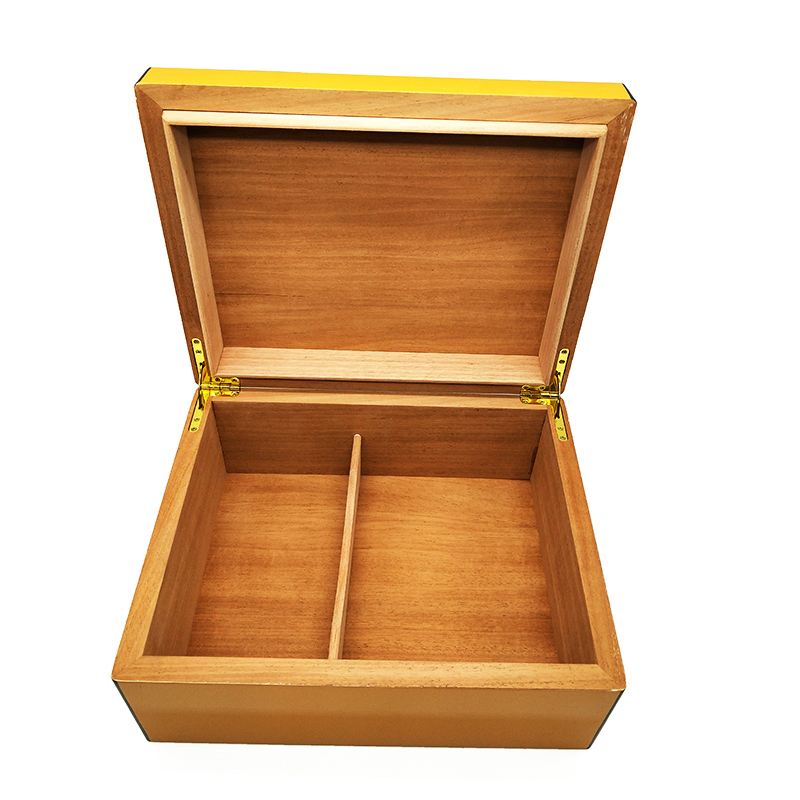 Unique Gift Box in Cigar Wooden Packaging