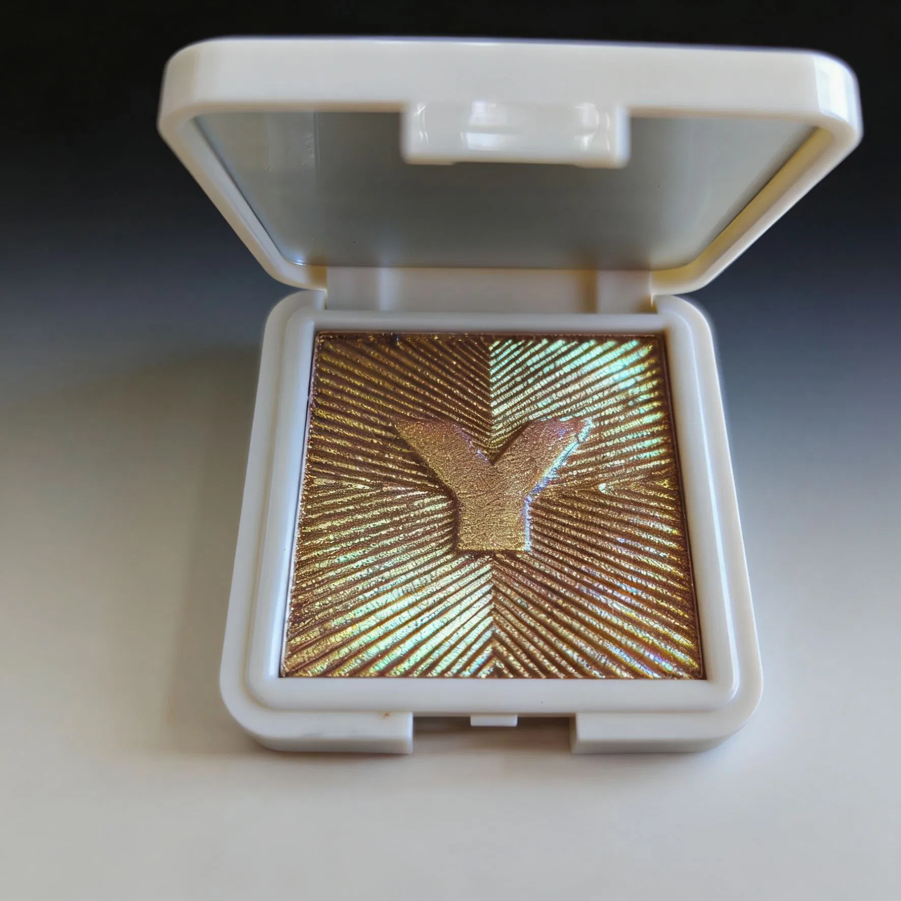 Color Shift Pearlescent Eyeshadow Powder with Multi Angle Effects