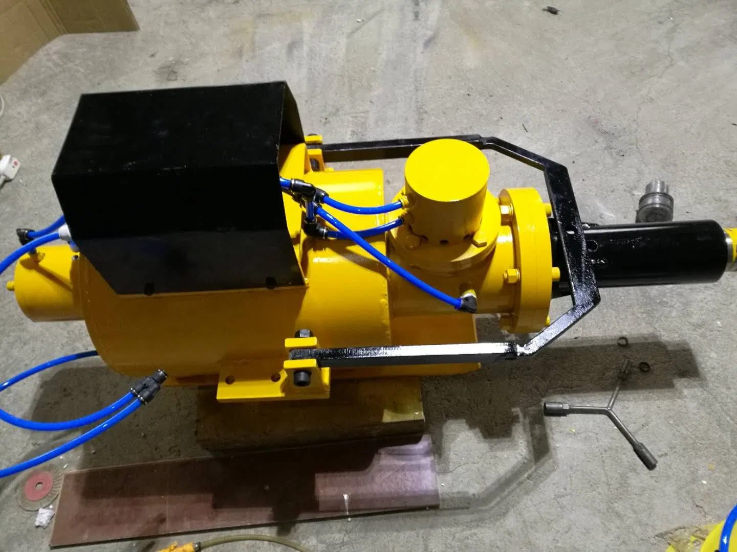 Пневматический молот для удаления литников