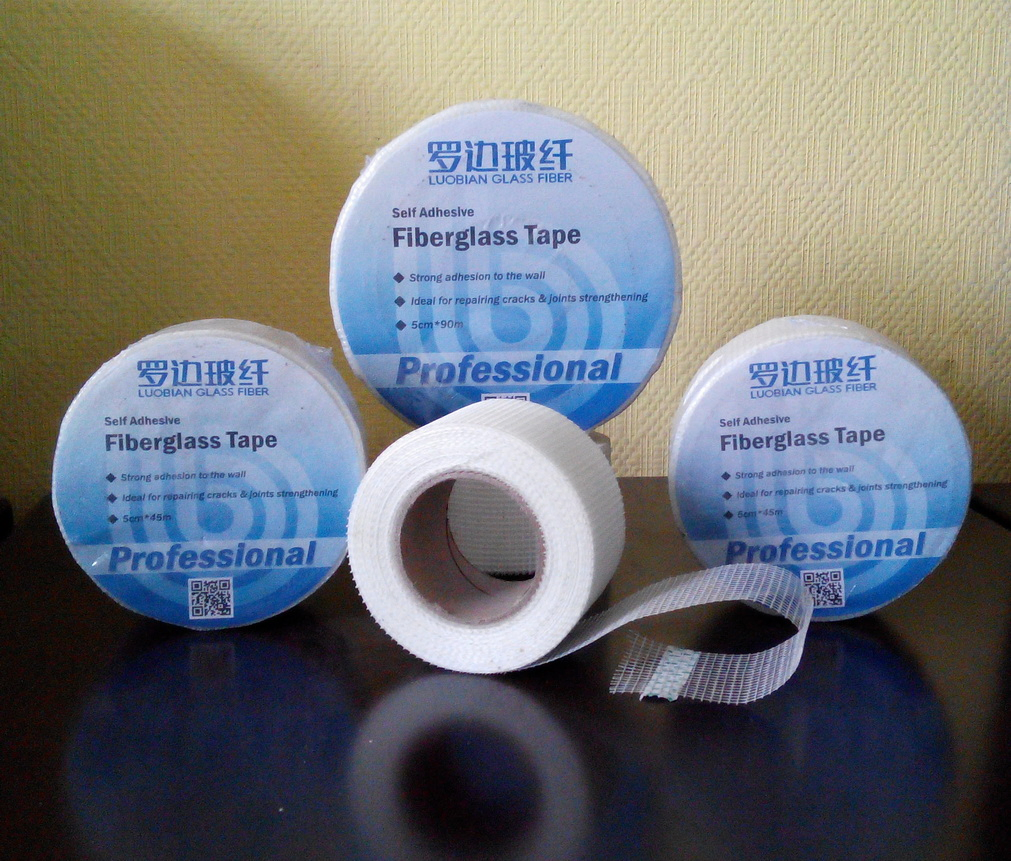 Adhesive Fiberglass Tape with Soft Flexible Alkali Resistant Wall Material