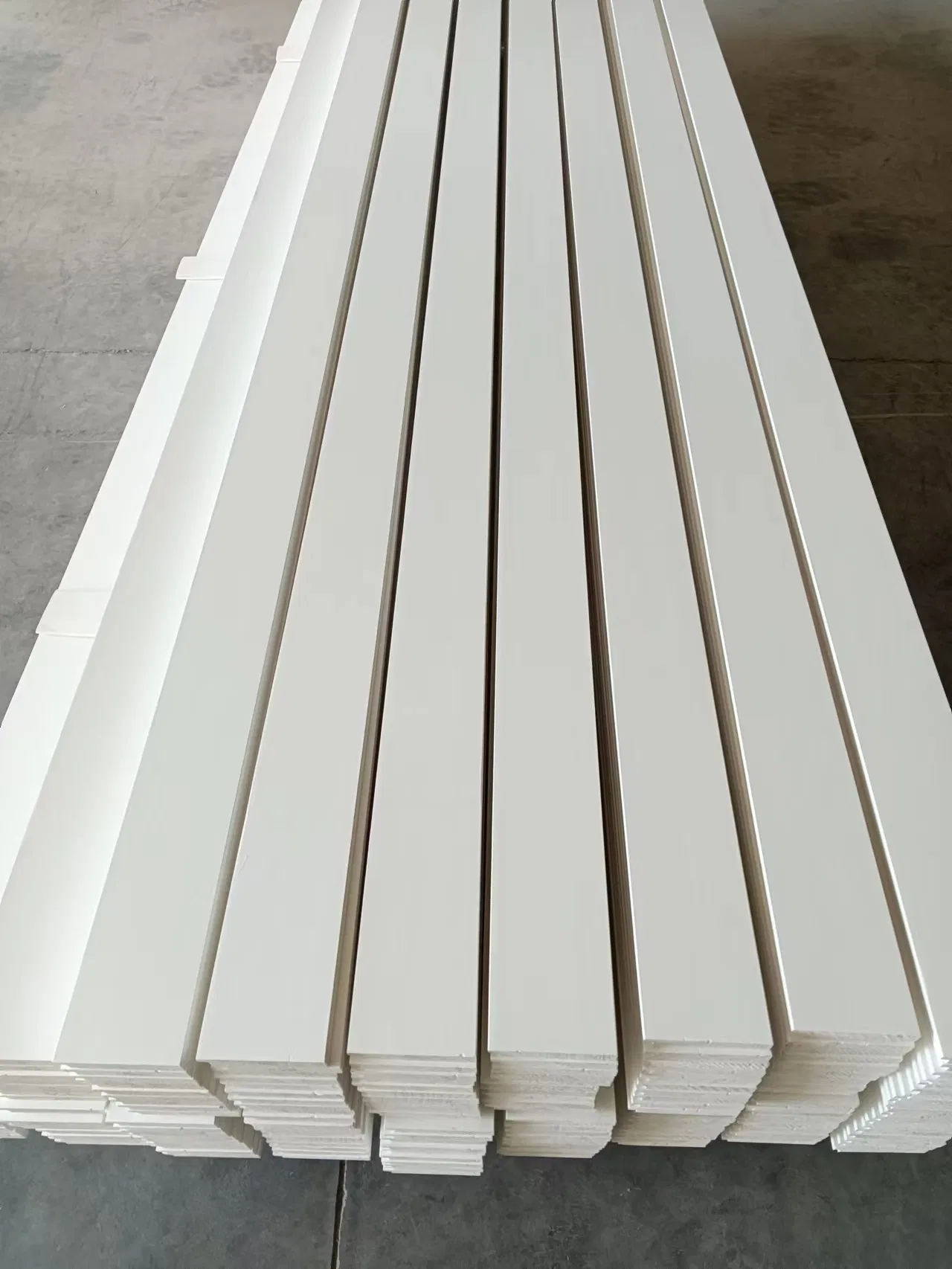 White Primed Solid Wood Radiata Pine MDF Skirting Baseboard Skirting Board