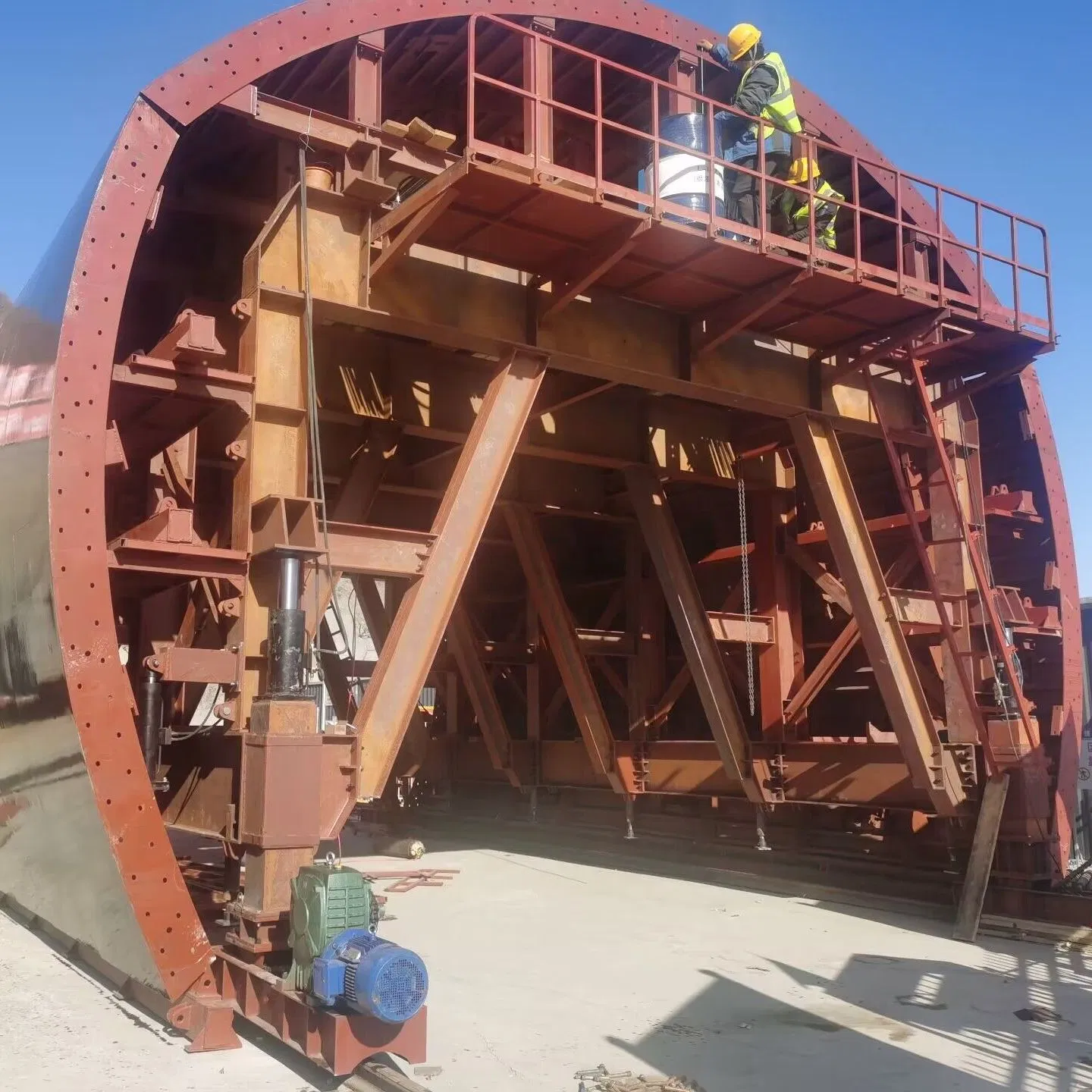 Affordable Hydraulic Tunnel Trolley for Concrete Pouring and Forming Tunnel Lining Trolley