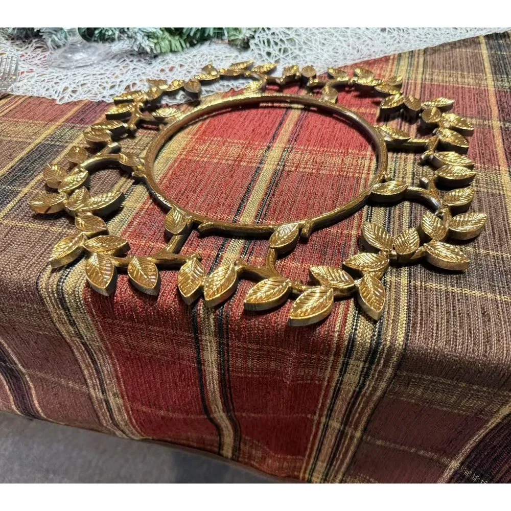 Elegant Presentation Hollow Wreath Design Disposable Plastic Light Industrial Charger Plate