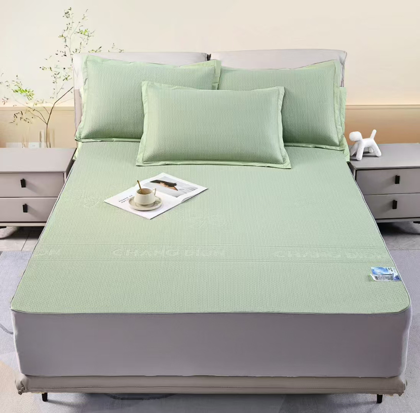 Hot Selling The Cooling Mat That My Baby Loves It's a Skin - Friendly and Cool Feeling Silk Cooling Mat in The Style of a Fitted Sheet