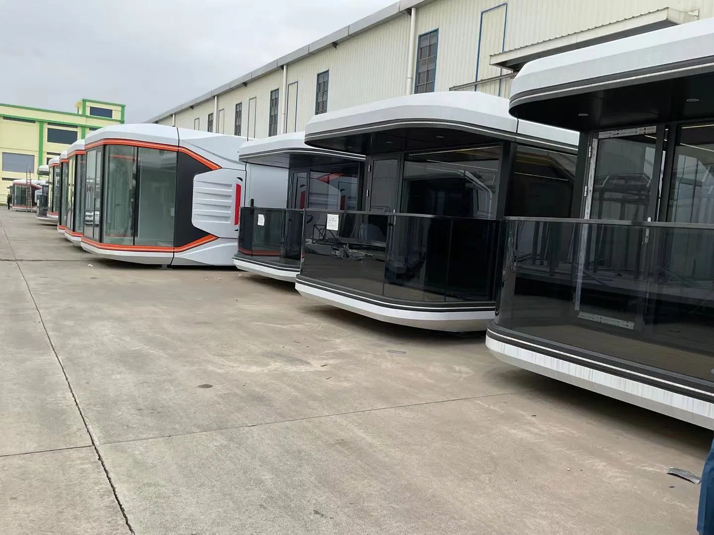 Luxury Modern Outdoor Portable Mobile Camping Space Capsule Resort Hotel Tiny House