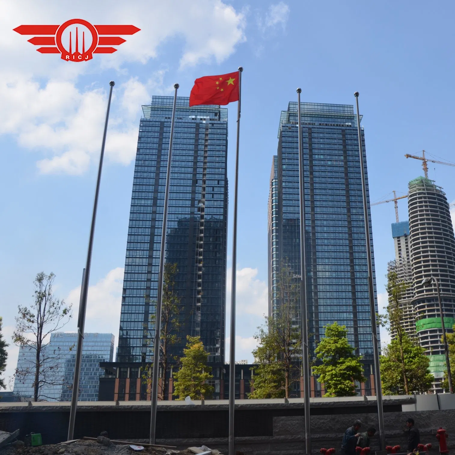 China Flagpole Manufacturers Large Stainless Steel Spinning Flagpole Electric Pulley System Raising Flag Pole for Sale