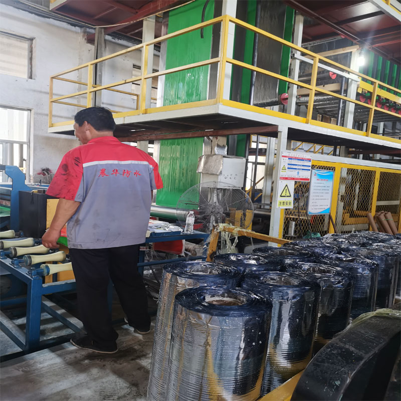 Chinese Manufacturers Aluminium Foil Self Adhesive Sbs Bitumen Base Membrane for Building Roofs