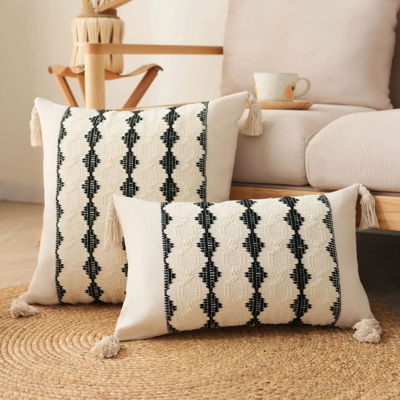 Decorative Cushion Cover Wholesale Polyester Pillow Case with Tassel