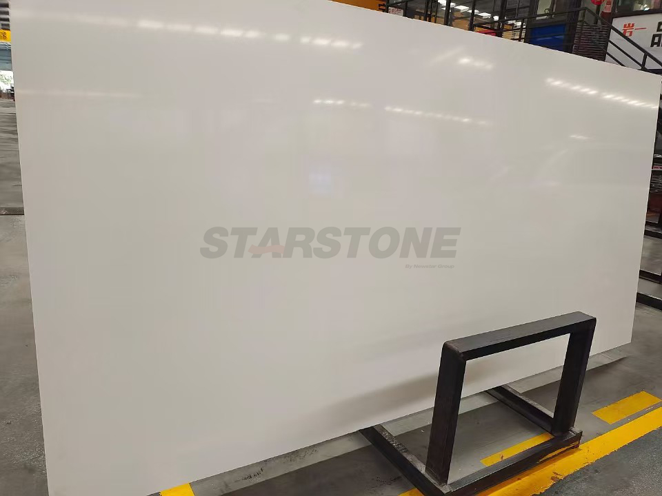 Starstone Artificial Stone Pure White Quartzite Slab for Kitchen Island Countertops