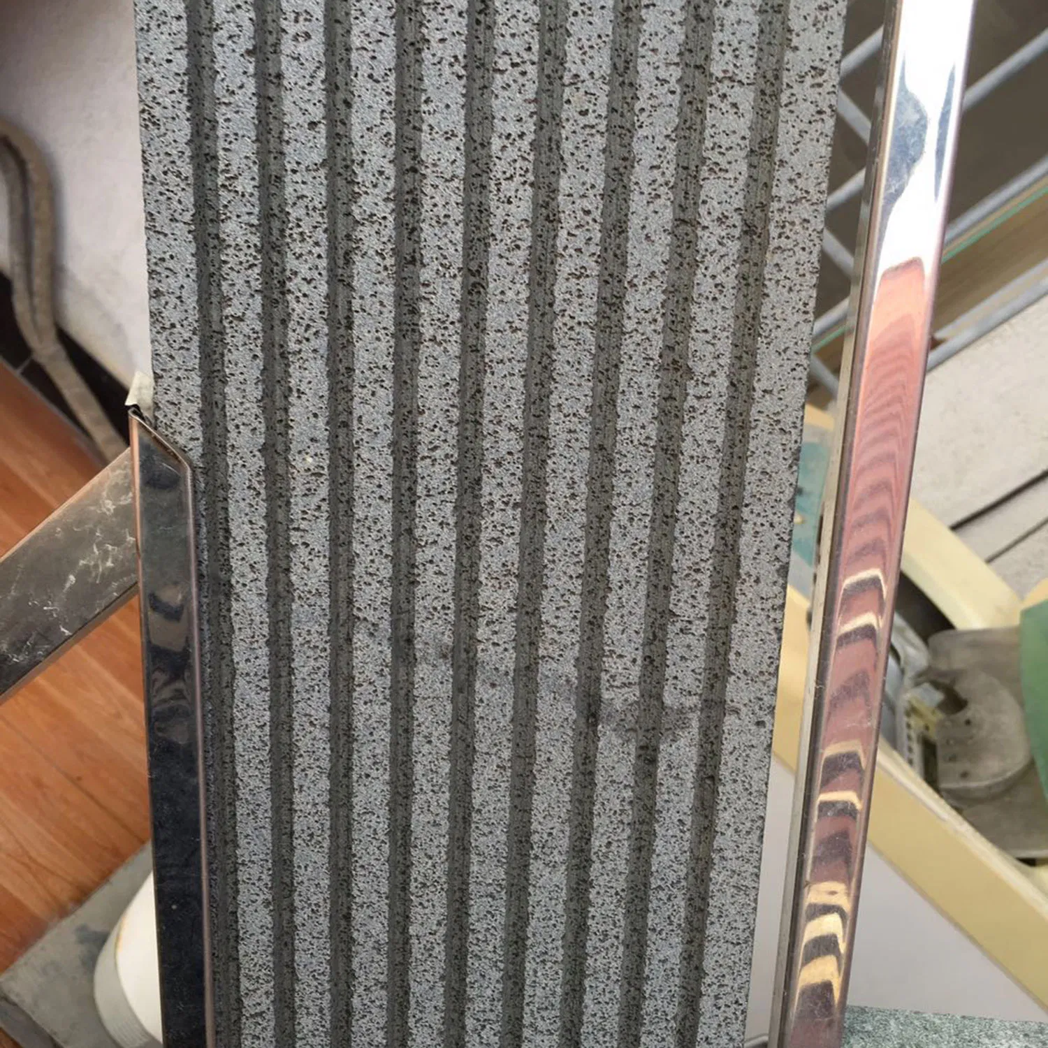 Natural Hainan Bush Hammered Volcanic Basalt Stone Lava Stone