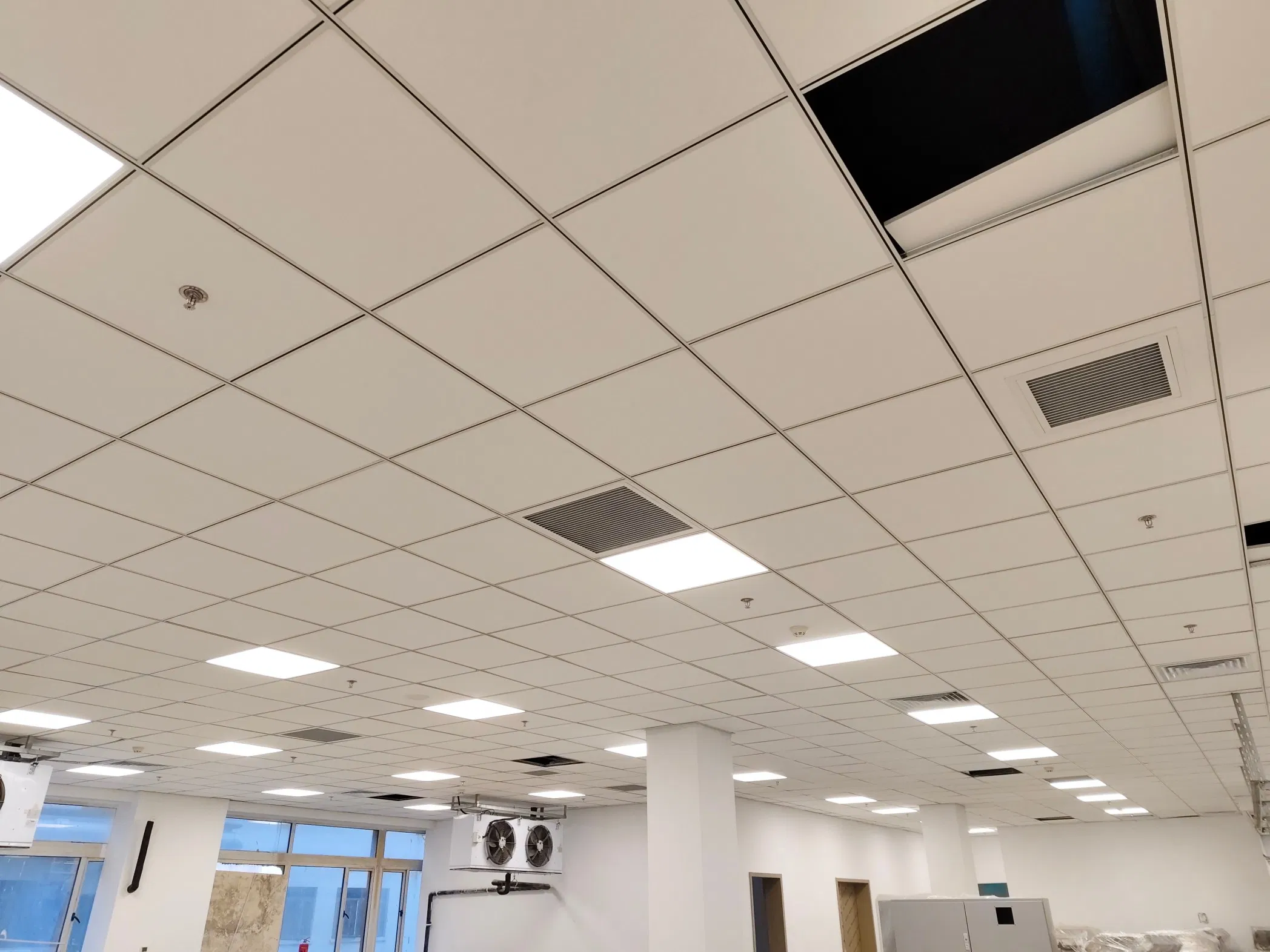 Factory Price Light Weight Fireproof Acoustic Fiberglass Insulation Ceiling Board for Hospital/Office