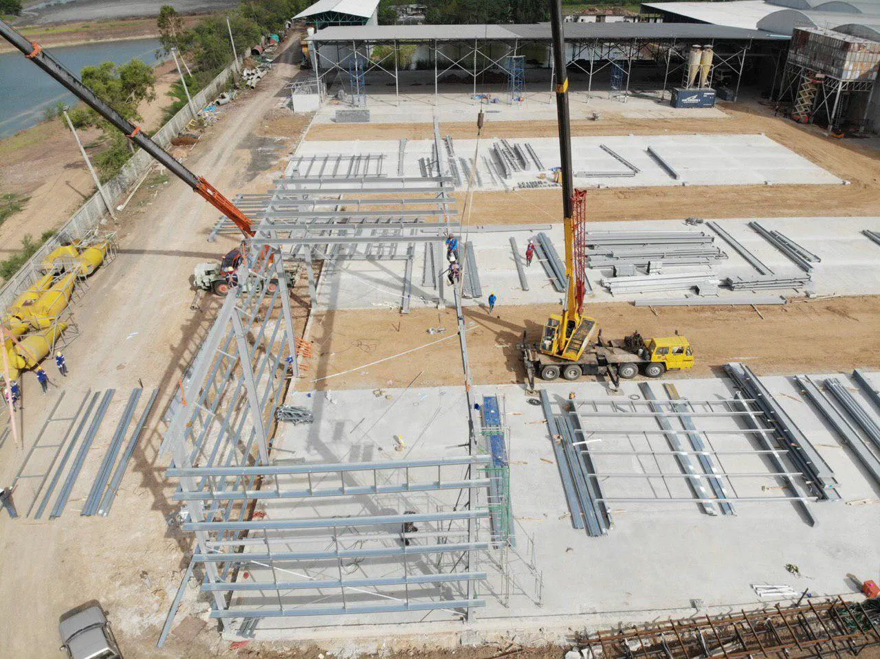 Prefabricated Light Construction Building Metal Steel Structure Four Levels Store Hotel