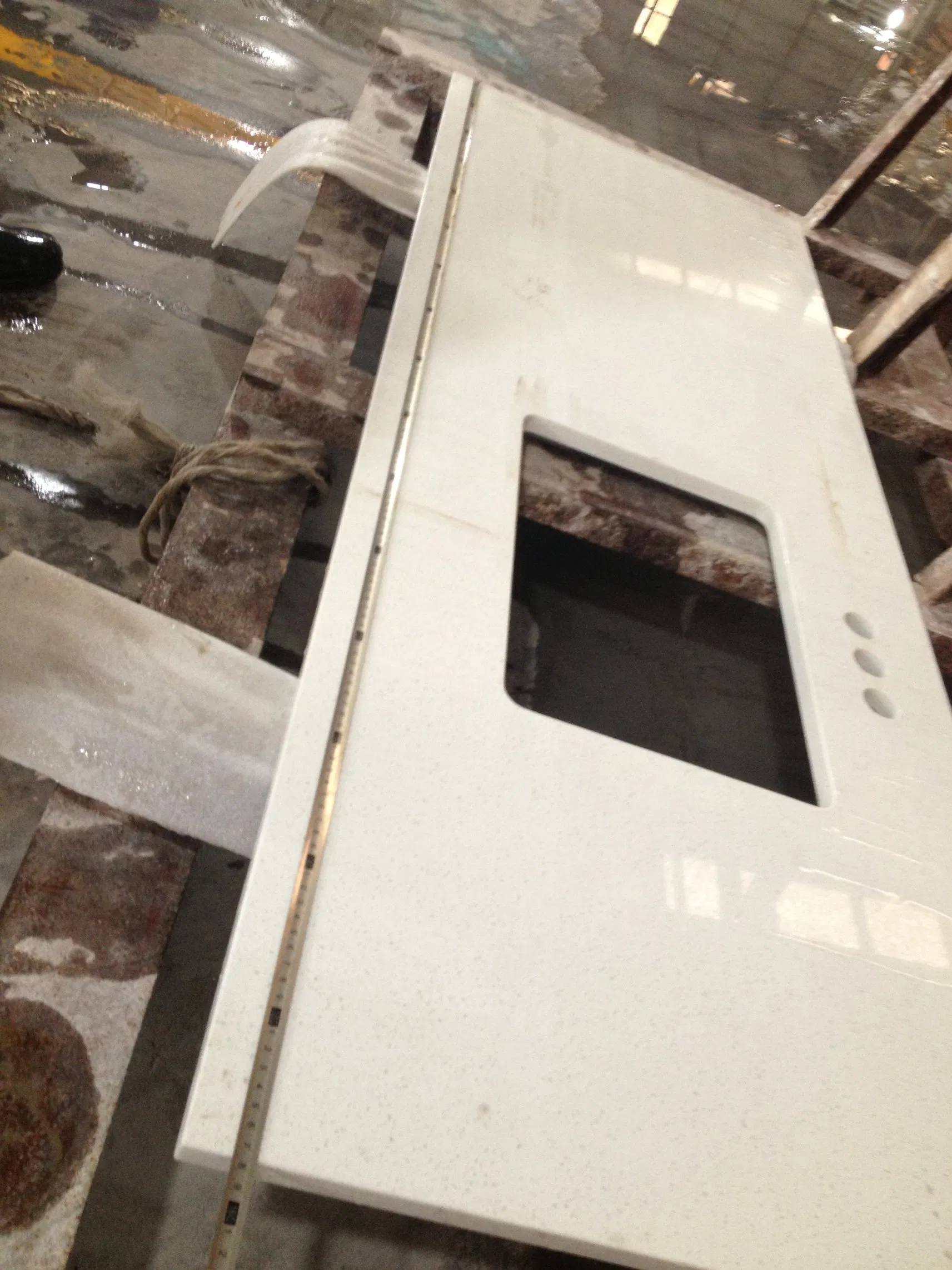 Wholesale Prefab Veins Quartz Stone Kitchen Countertop/Vanity Top