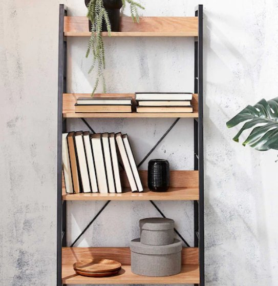 Деревянная настенная полка для гостиной