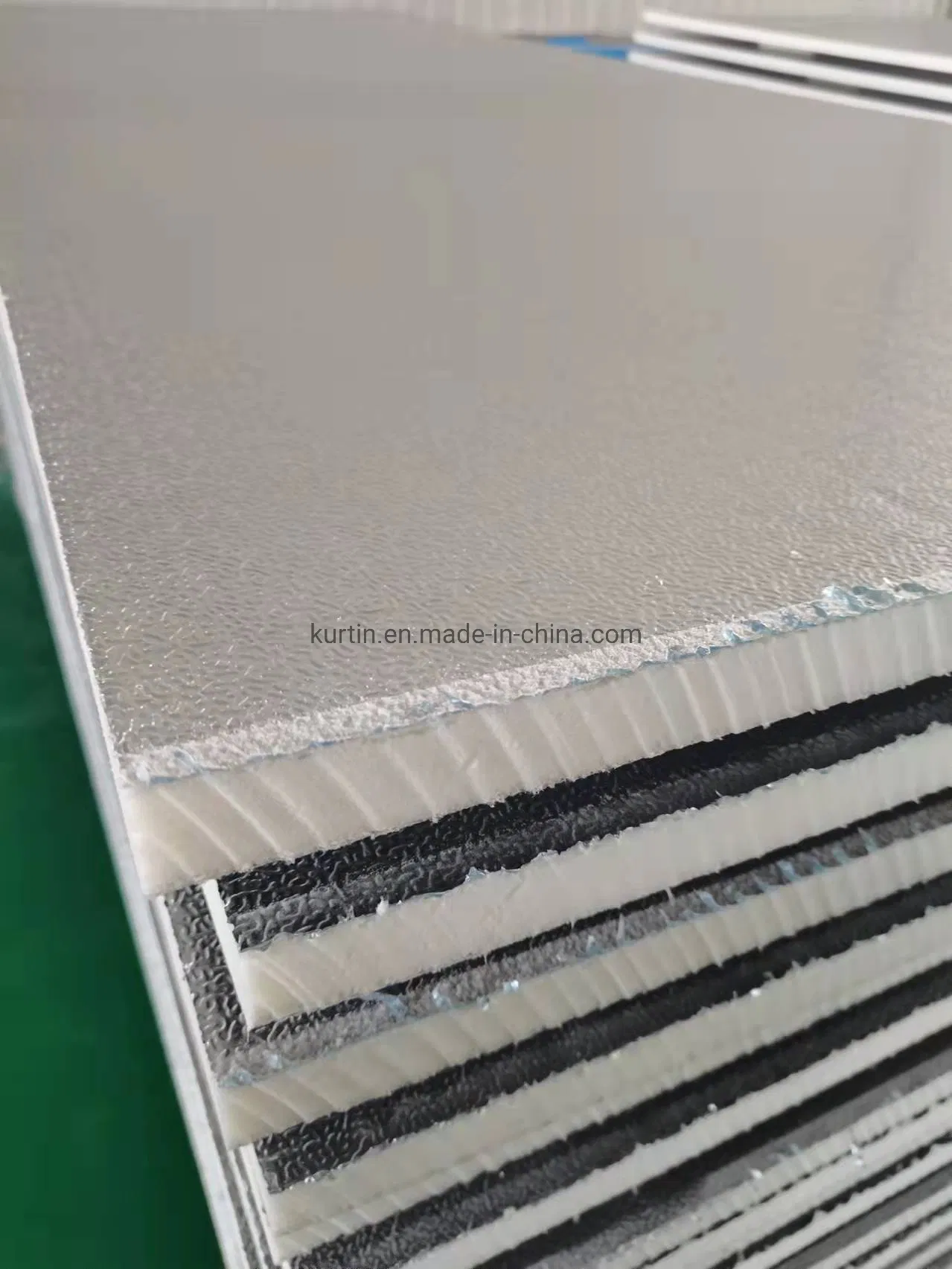 Aluminum Foil PIR Foam Board Fireproof Metal 50-200mm Insulated Roof Panel