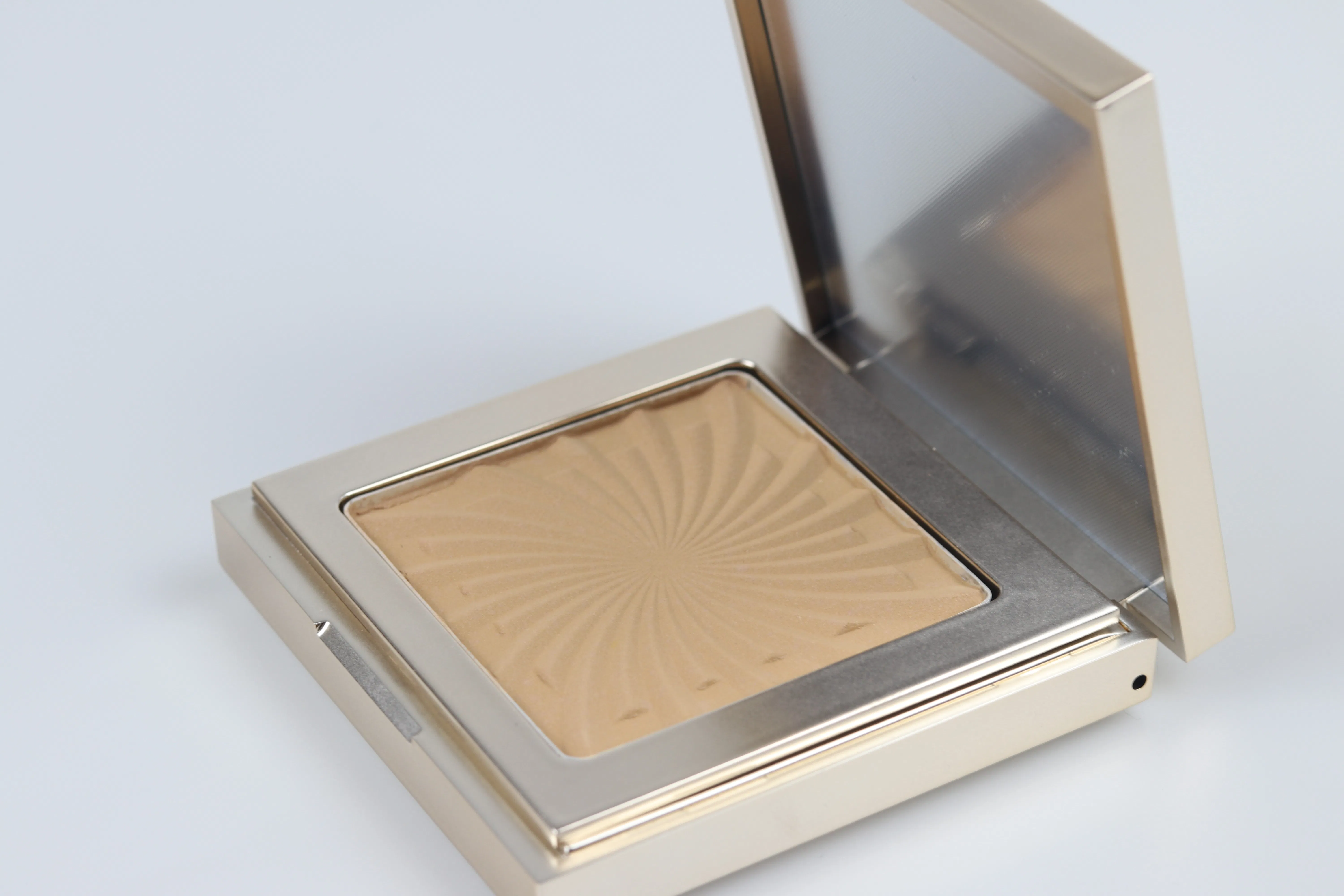 Flawless Finish Professional Makeup Powder Foundation for All-Day Comfort