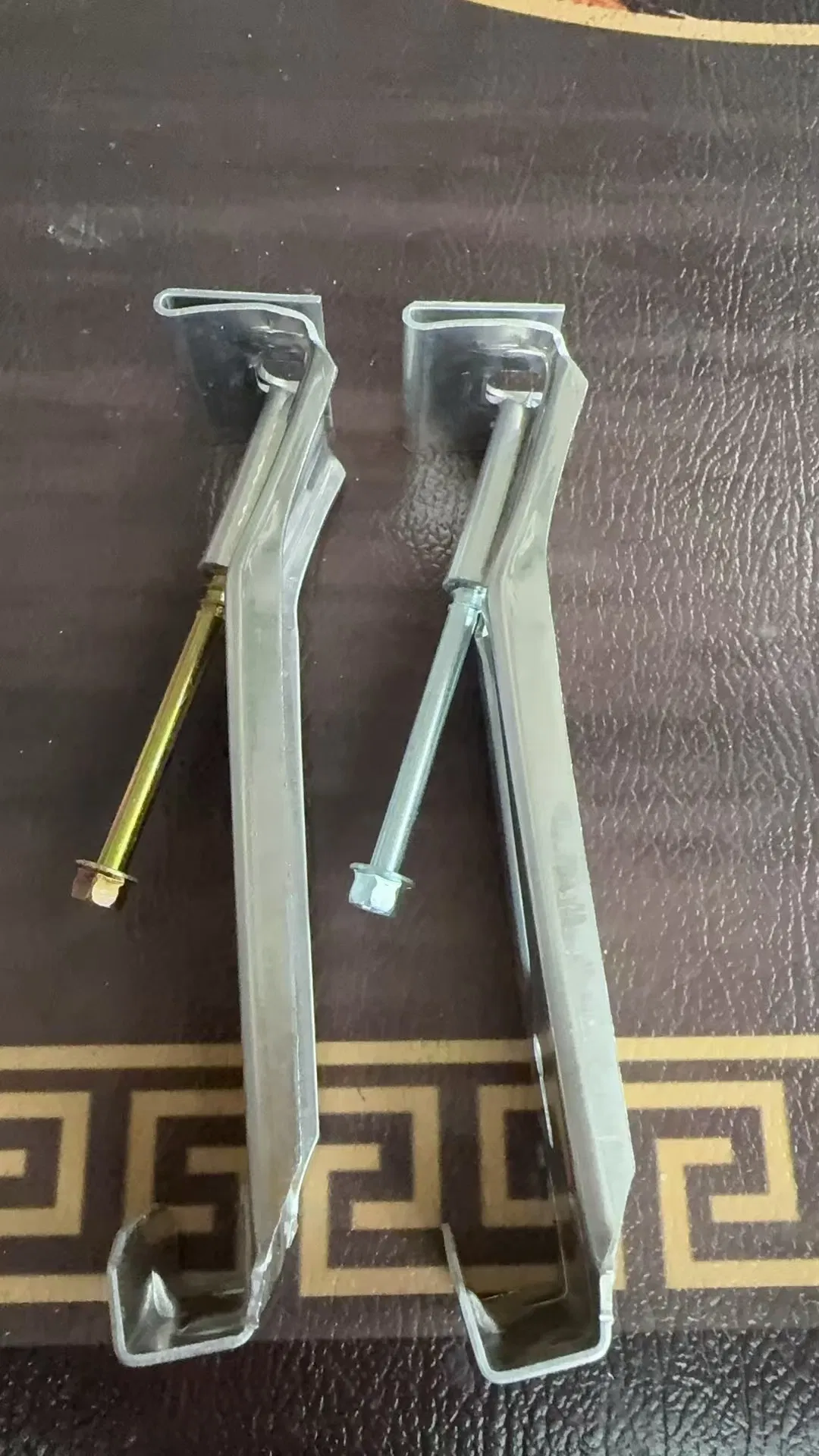 Factory Price 5" 6" Roof Rain Gutter Hanger with Screws