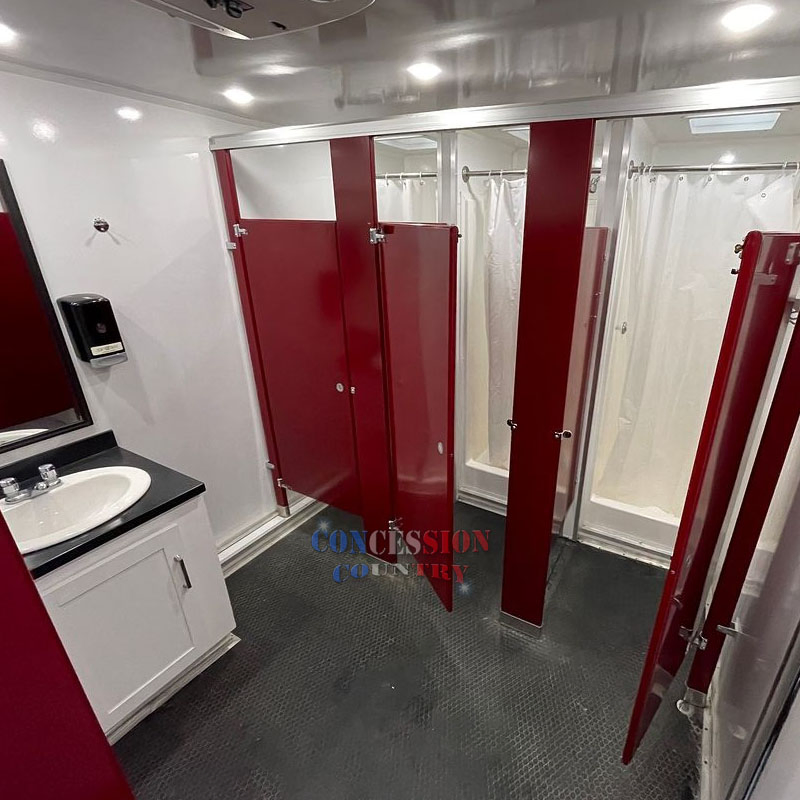 4-8 Stalls Portable Bathroom Trailer Luxury Outdoor Mobile Restroom Trailer with Shower